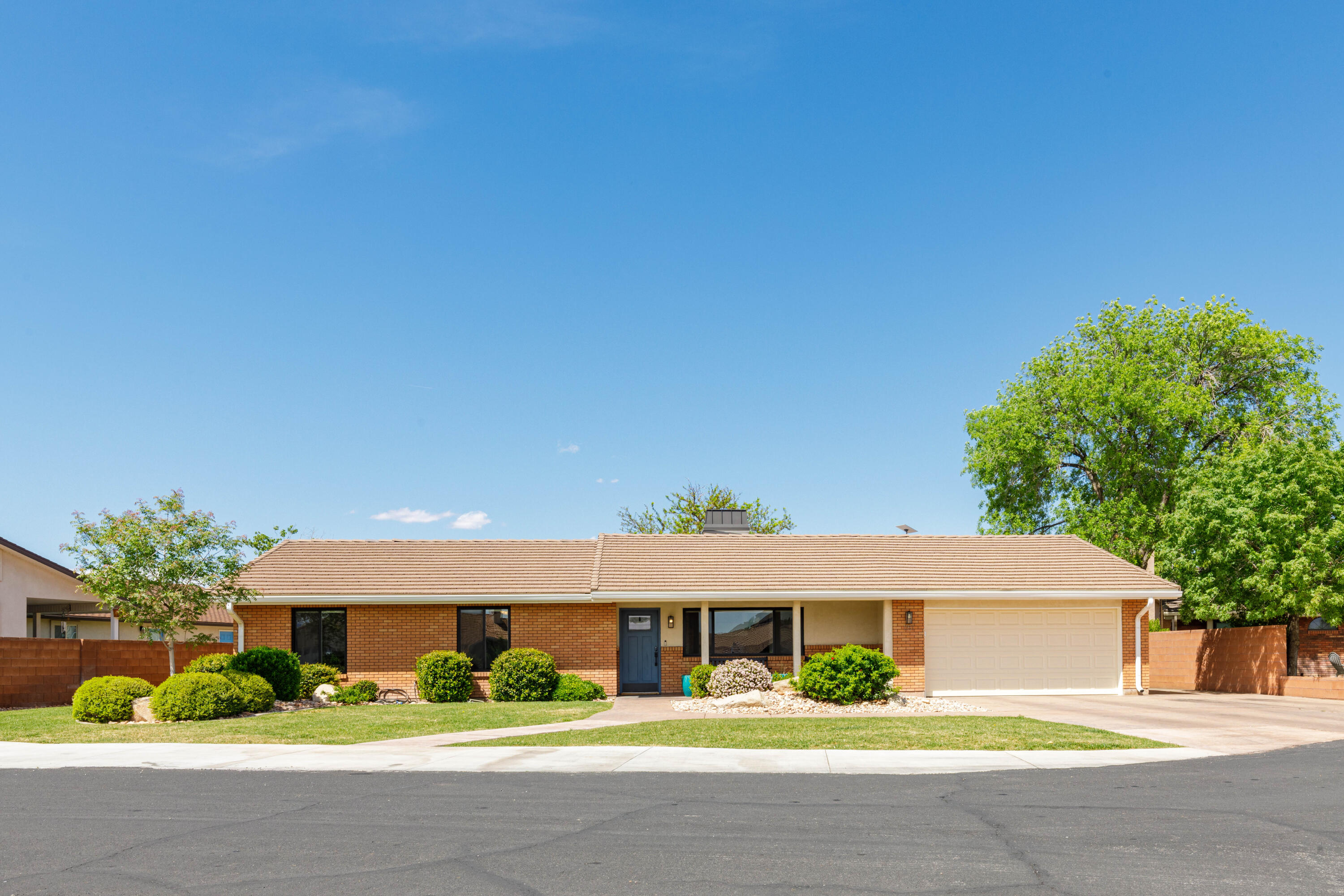 BLOOMINGTON HILLS - Residential