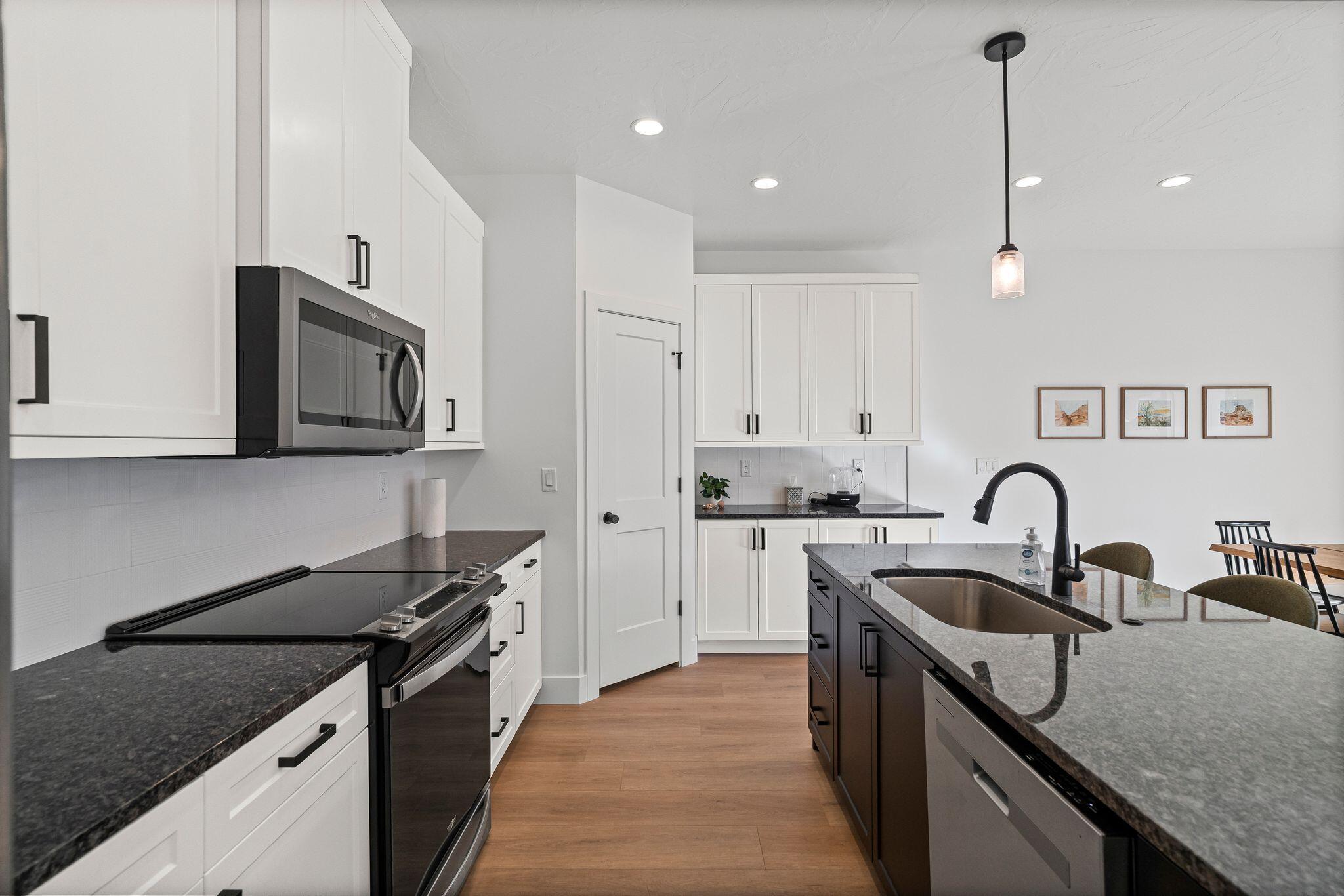 DESERT FLOWER - Residential