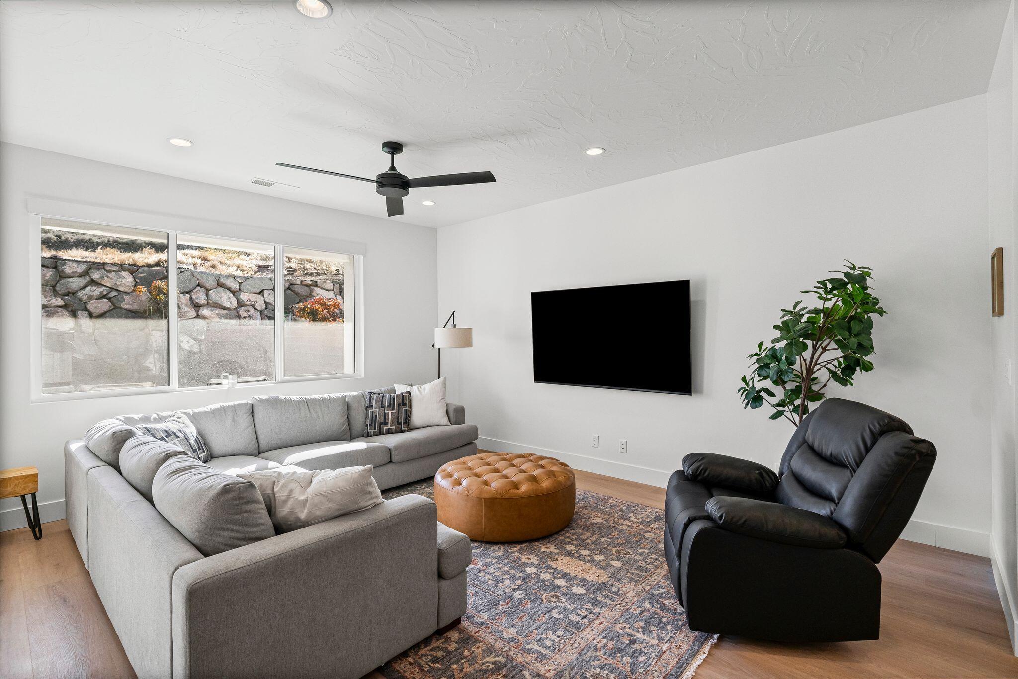 DESERT FLOWER - Residential