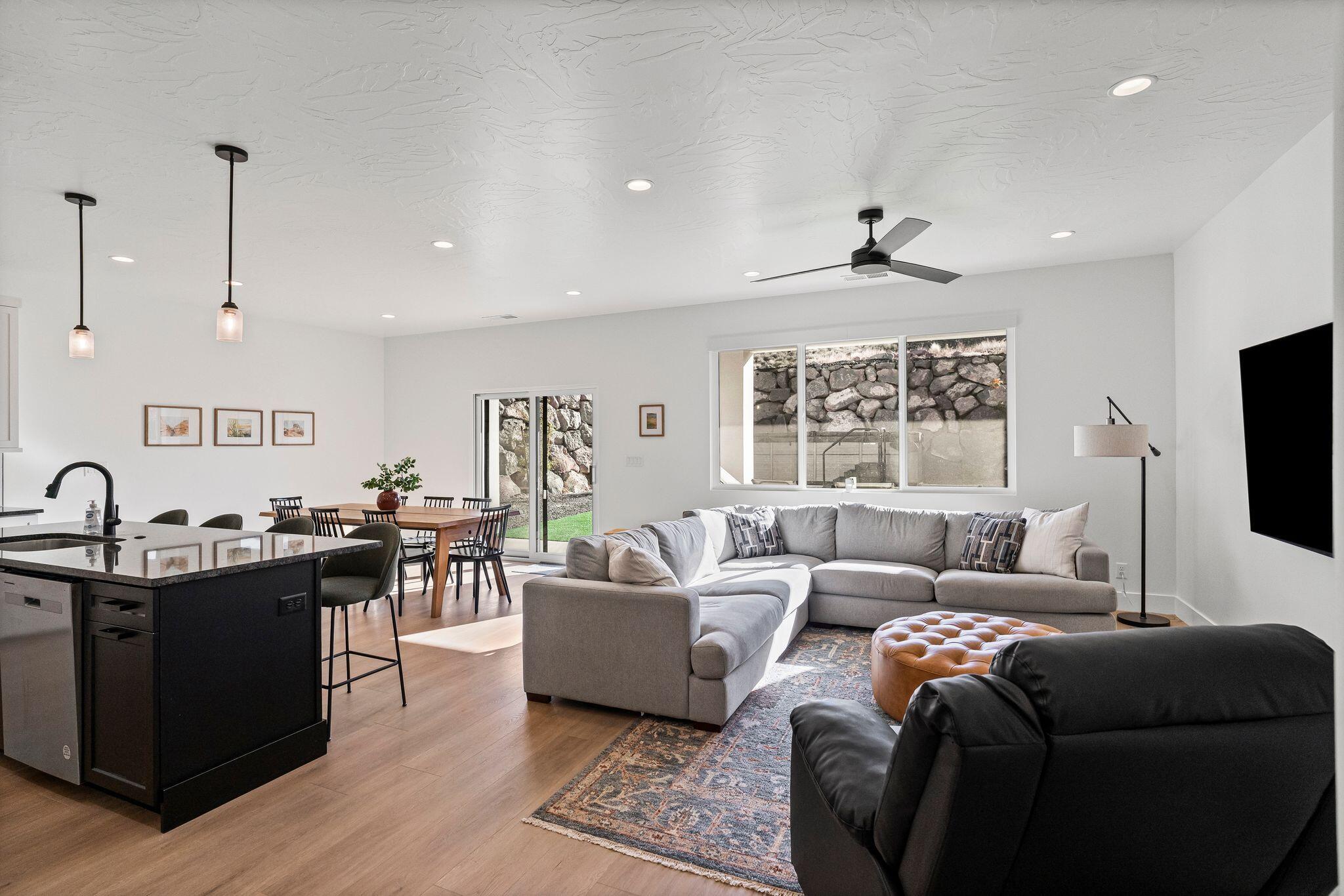 DESERT FLOWER - Residential