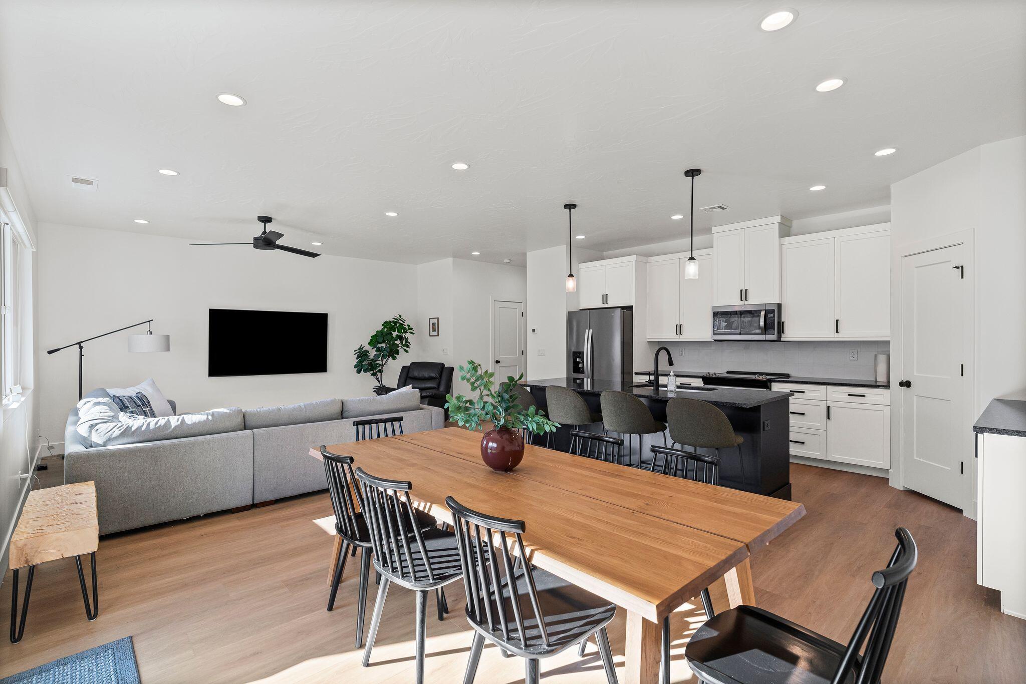 DESERT FLOWER - Residential