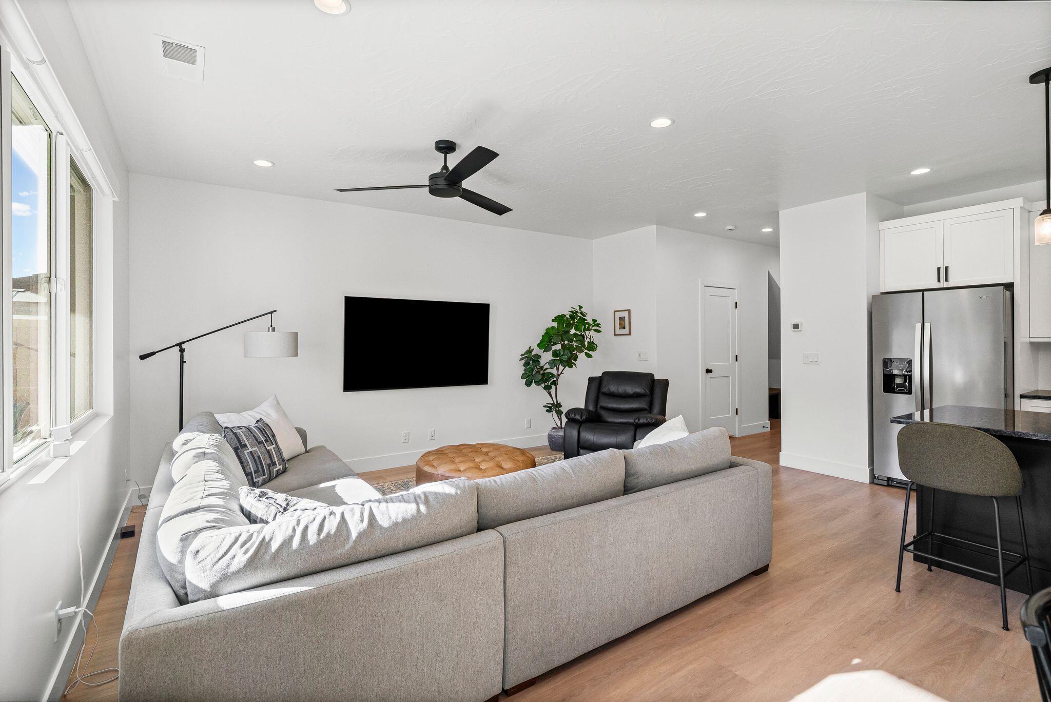 DESERT FLOWER - Residential