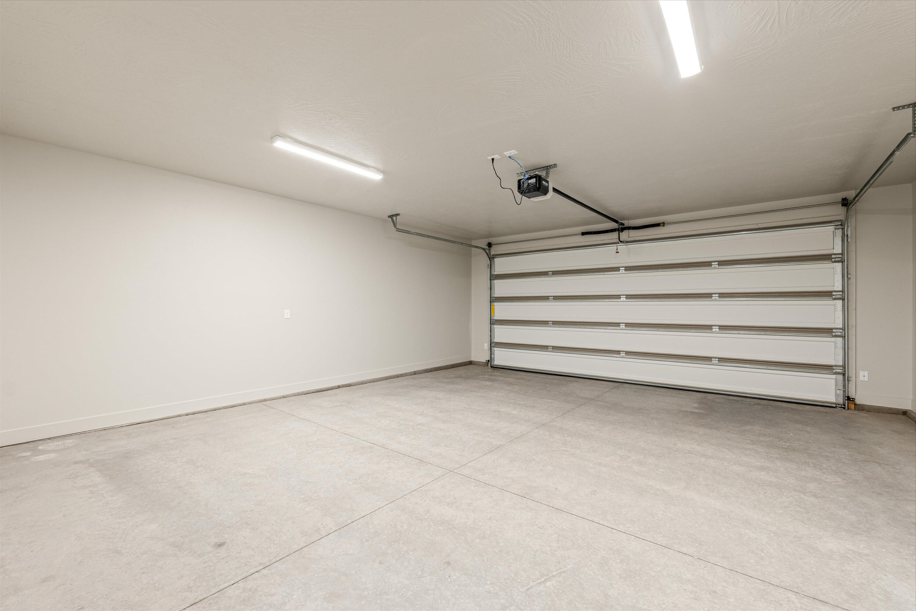 HURRICANE HEIGHTS TOWNHOMES - Residential