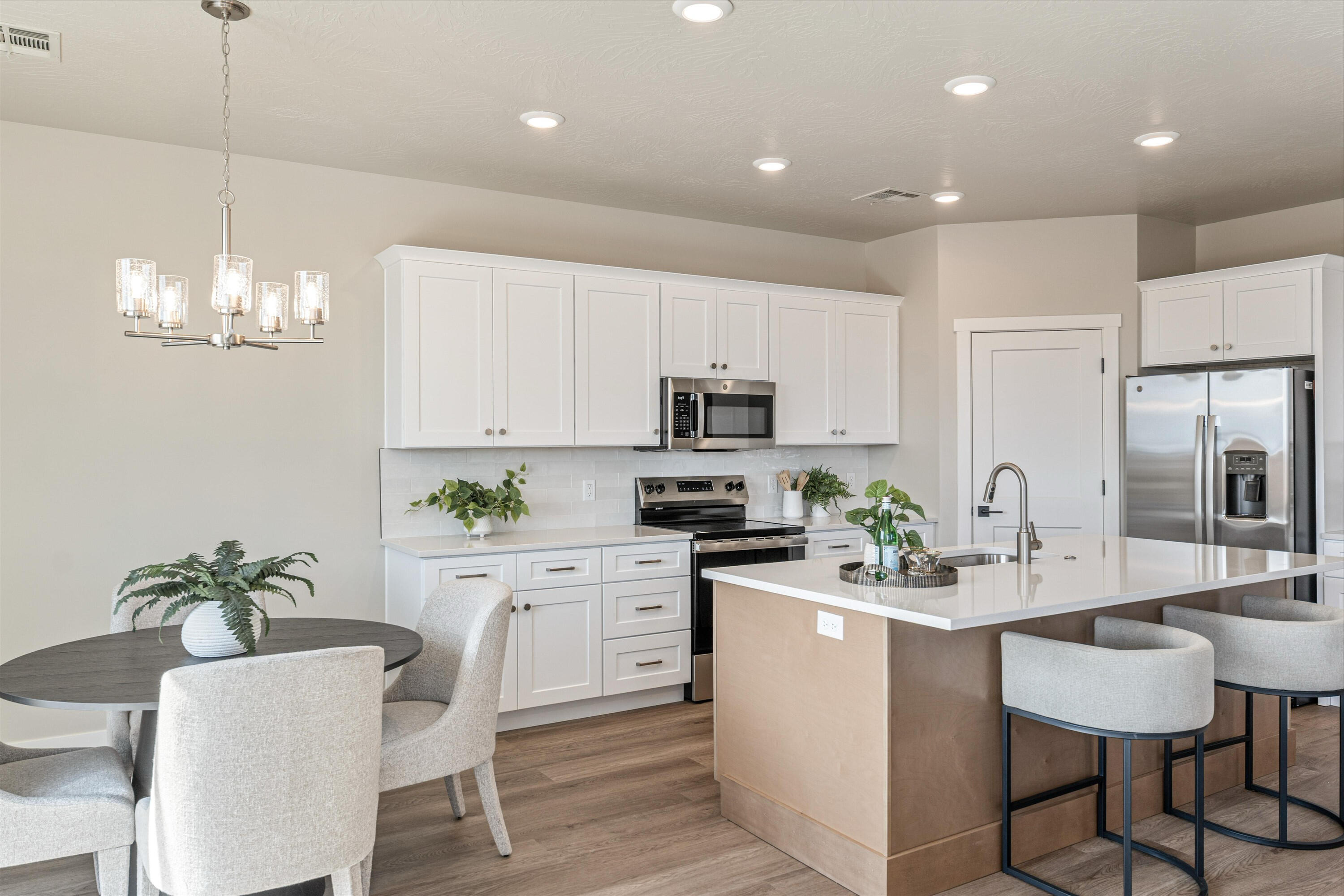 HURRICANE HEIGHTS TOWNHOMES - Residential