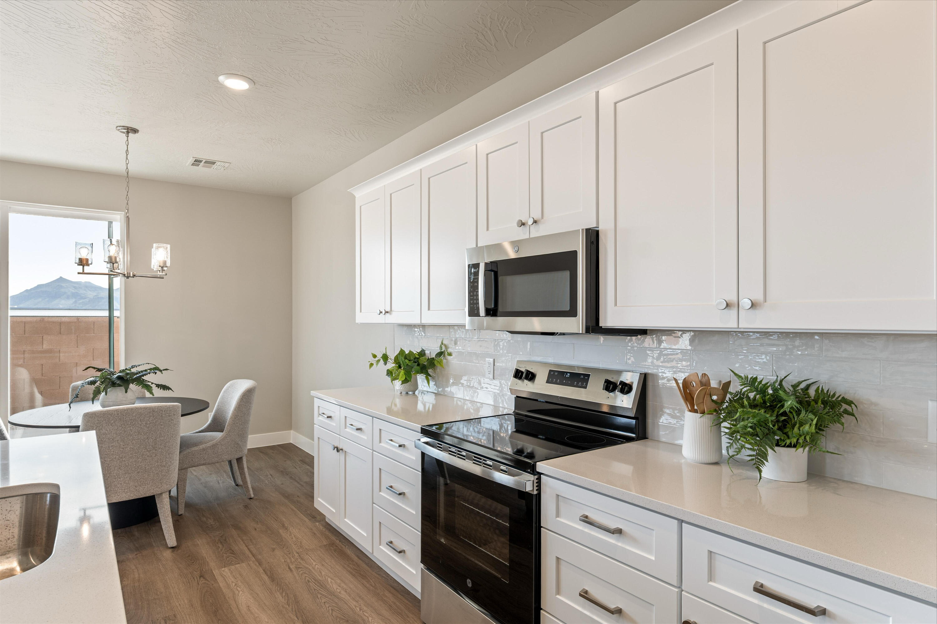 HURRICANE HEIGHTS TOWNHOMES - Residential