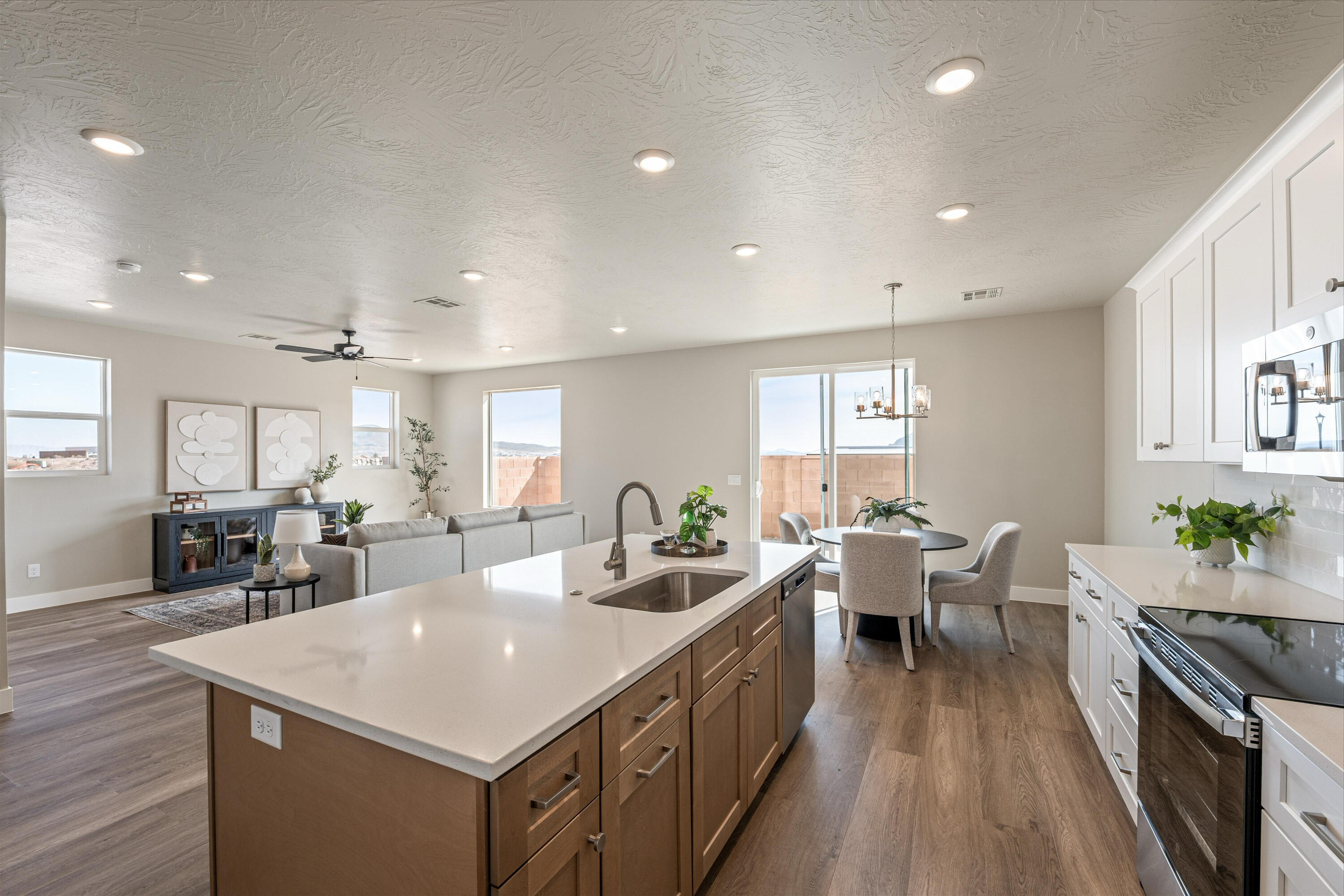 HURRICANE HEIGHTS TOWNHOMES - Residential