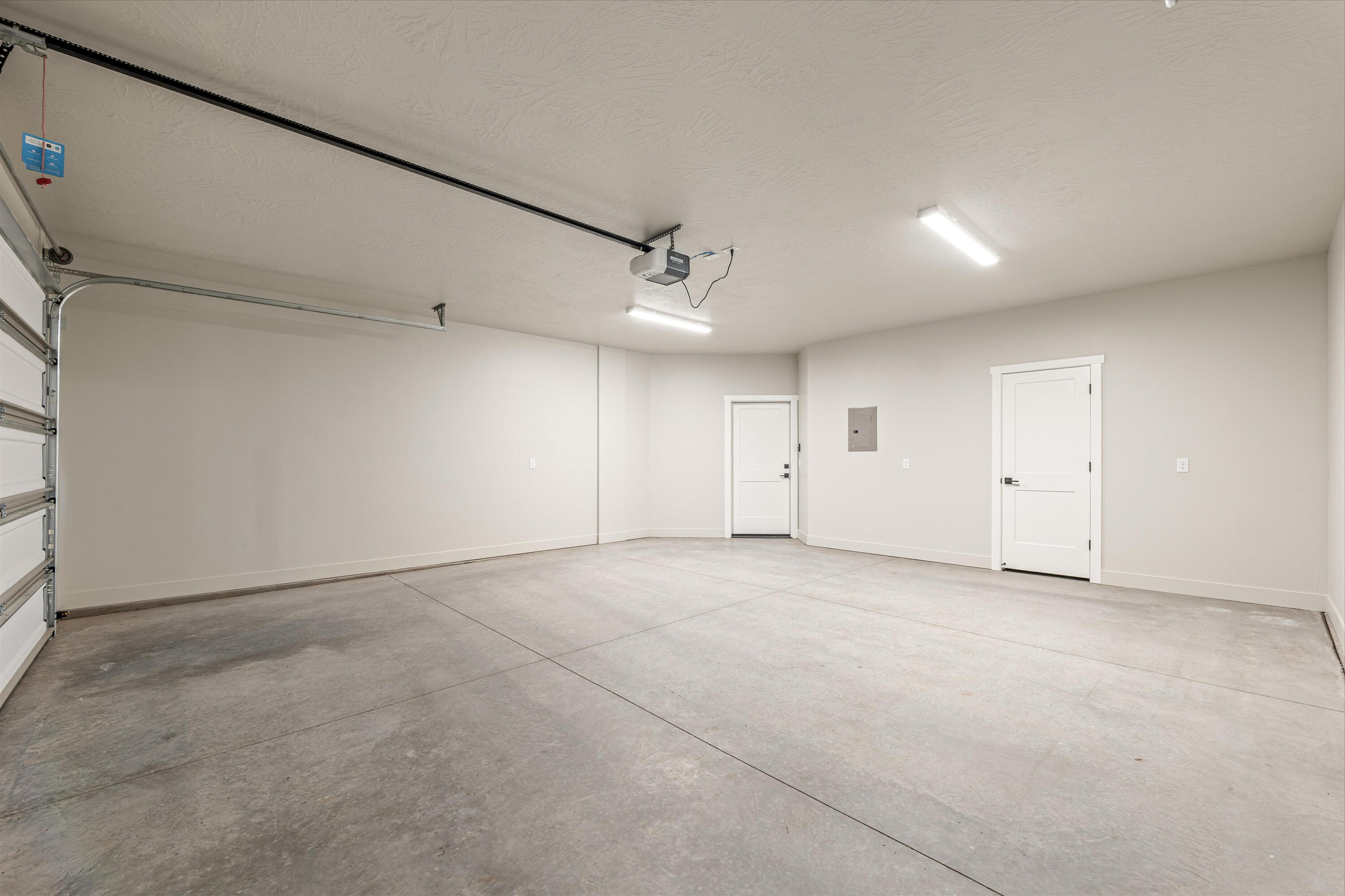 HURRICANE HEIGHTS TOWNHOMES - Residential