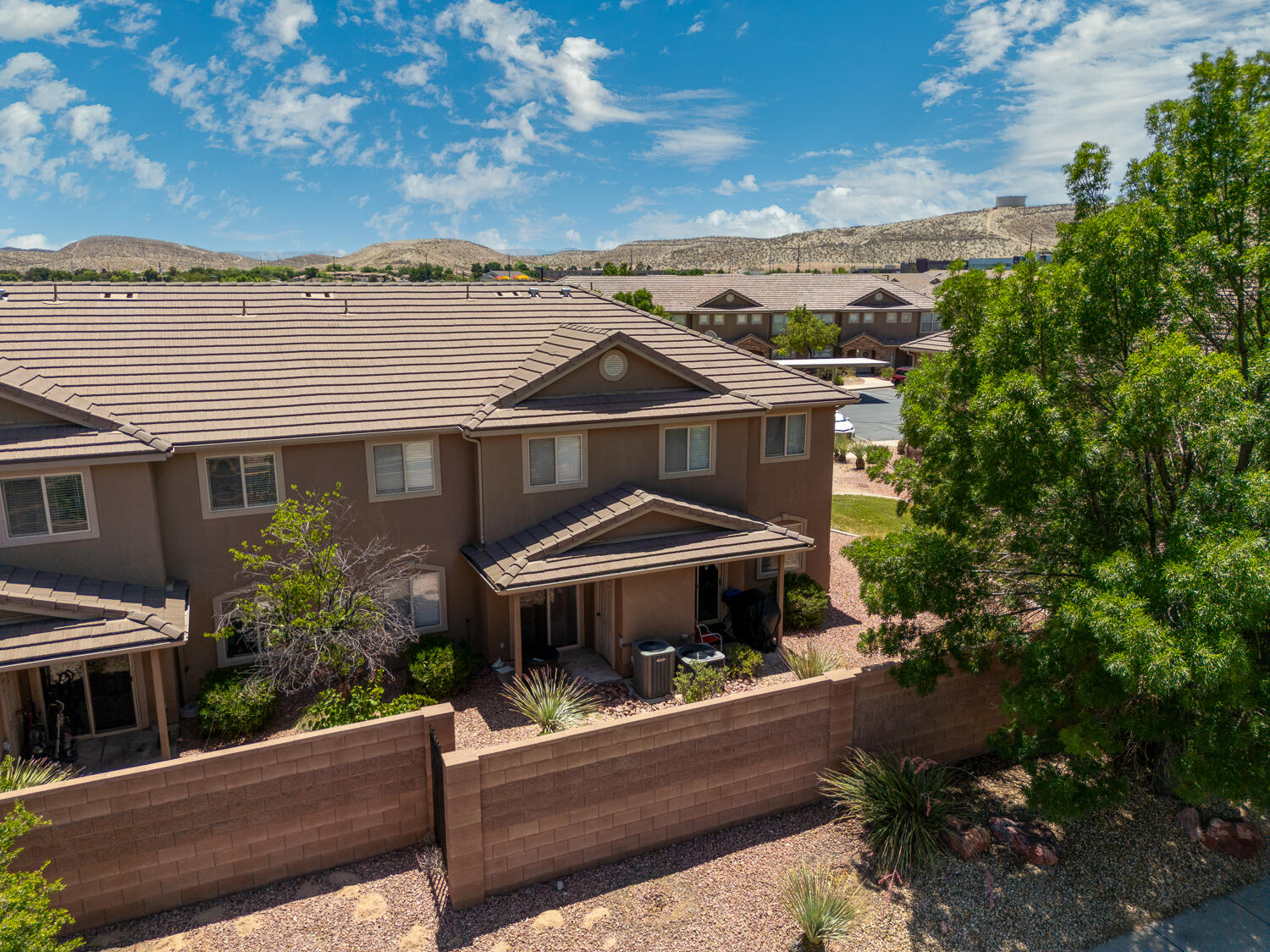 HIDDEN VALLEY TOWN HOMES - Residential