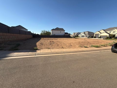 Tiny photo for 3451 E Majestic Hills CT, Washington, UT 84780 (MLS # 26-276973)