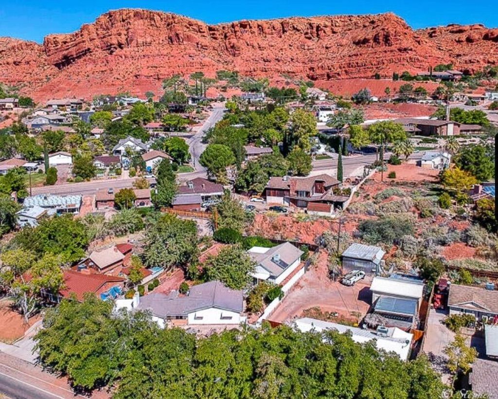 Photo of 288 Diagonal ST, Saint George, UT 84770 (MLS # 26-269970)