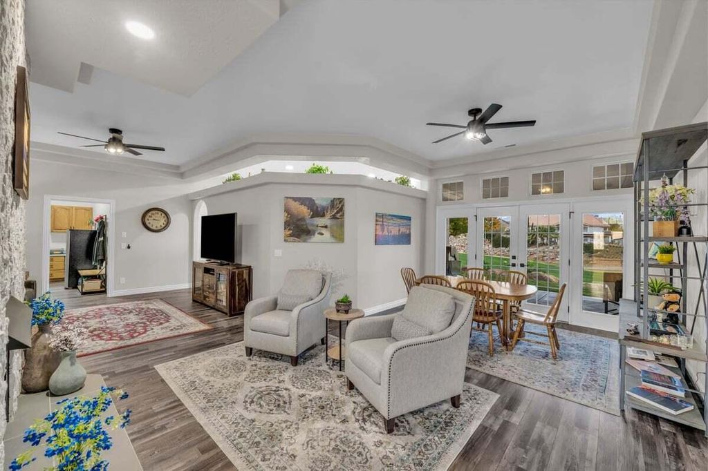 Photo of 2104 S FAIRWAY HILLS DR, Saint George, UT 84770 (MLS # 25-266802)