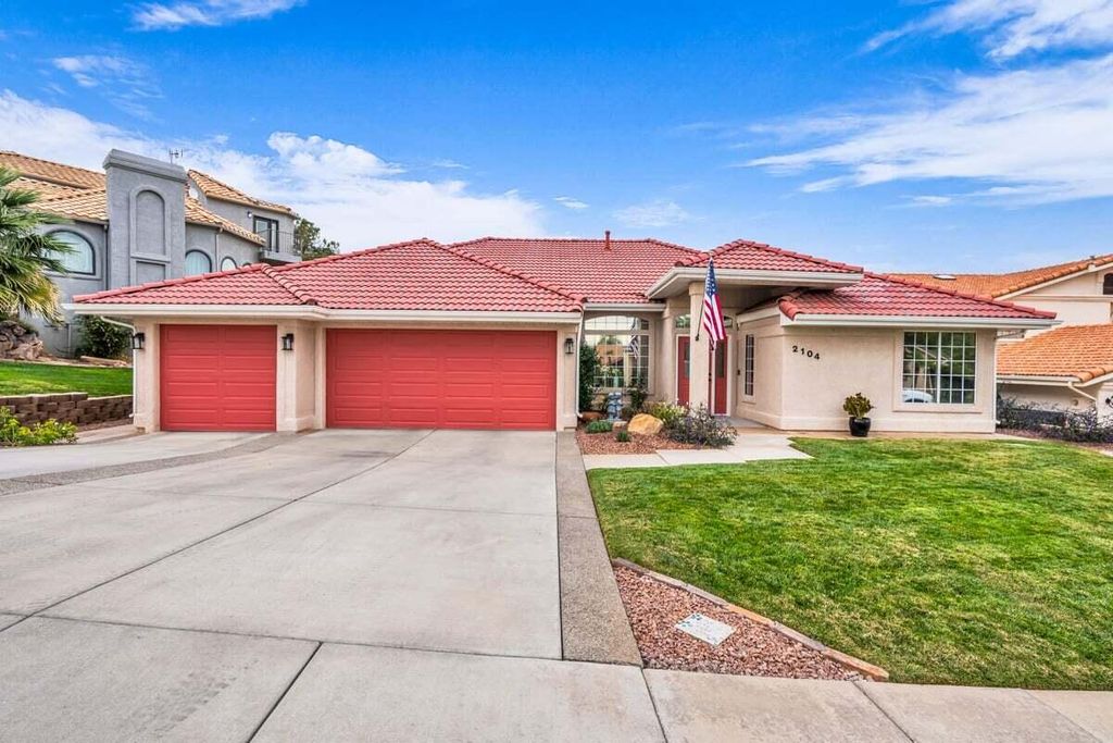 Photo of 2104 S FAIRWAY HILLS DR, Saint George, UT 84770 (MLS # 25-266802)