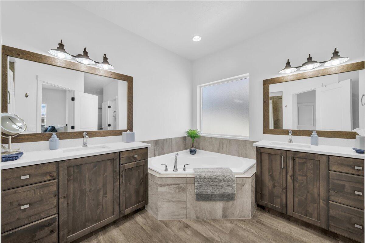 DESERT CREST - Residential