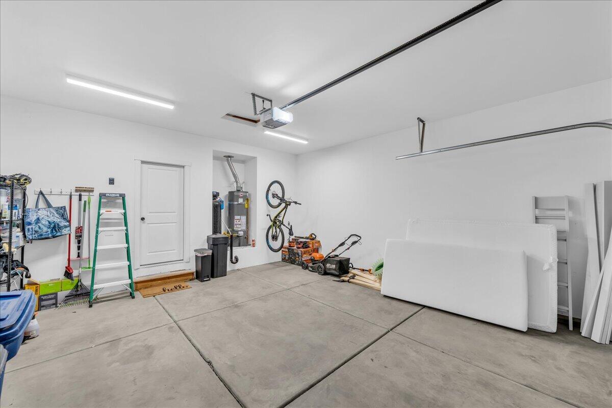 DESERT CREST - Residential