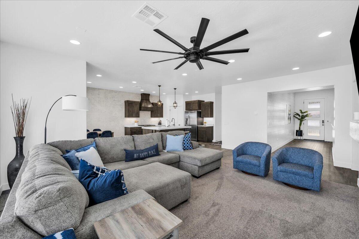 DESERT CREST - Residential