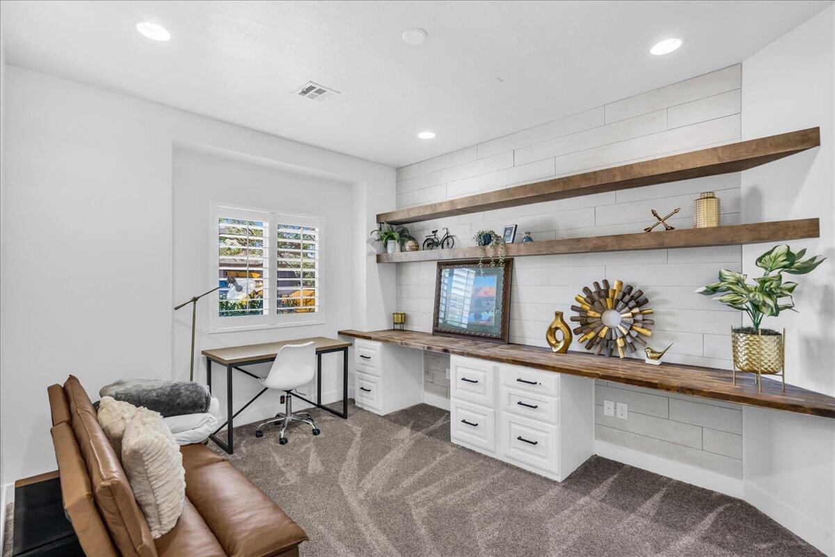 DESERT CREST - Residential