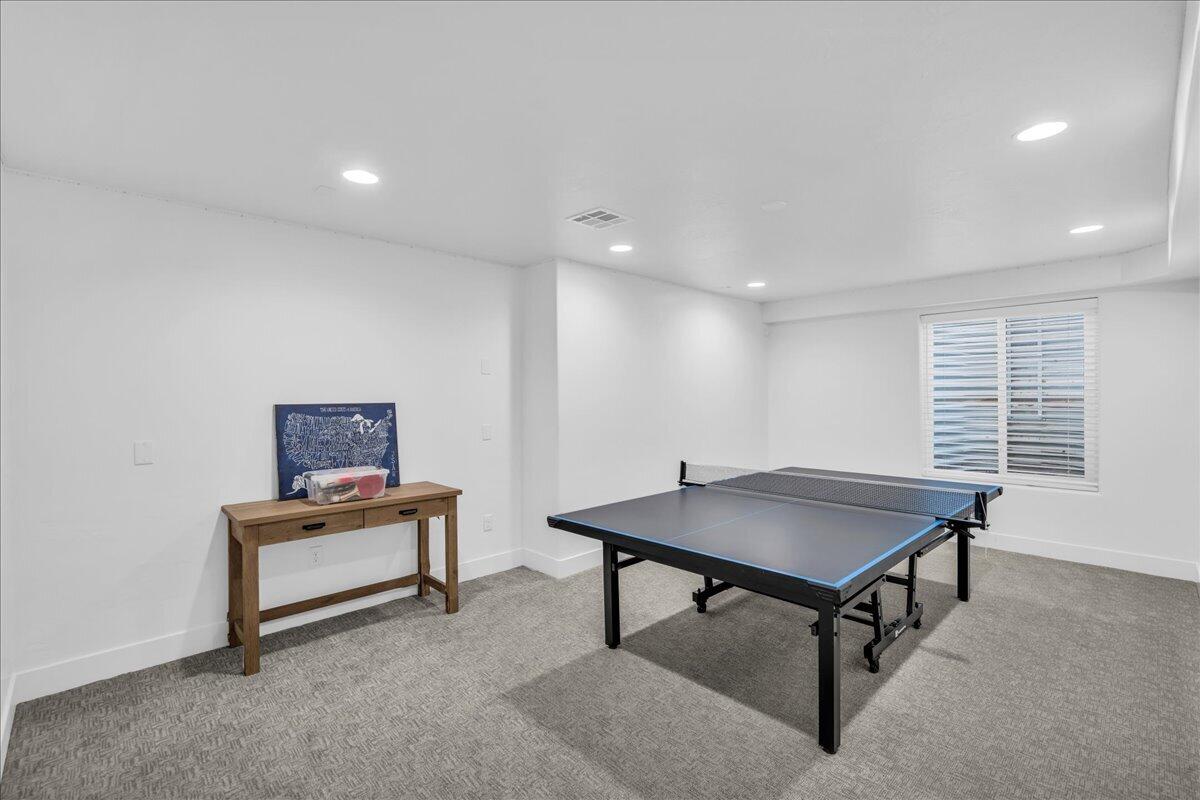 DESERT CREST - Residential