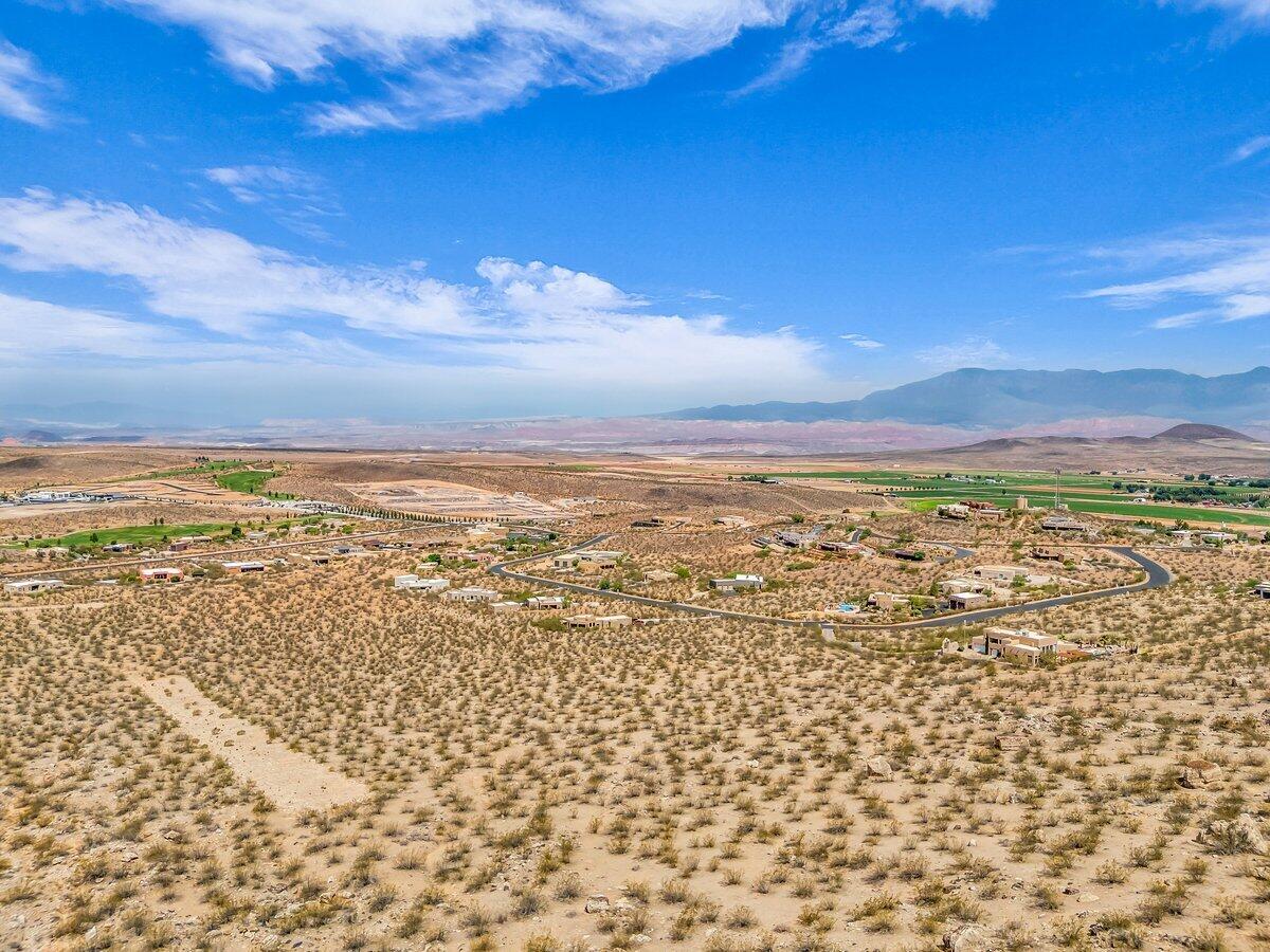 MOCCASIN FLATS - Land