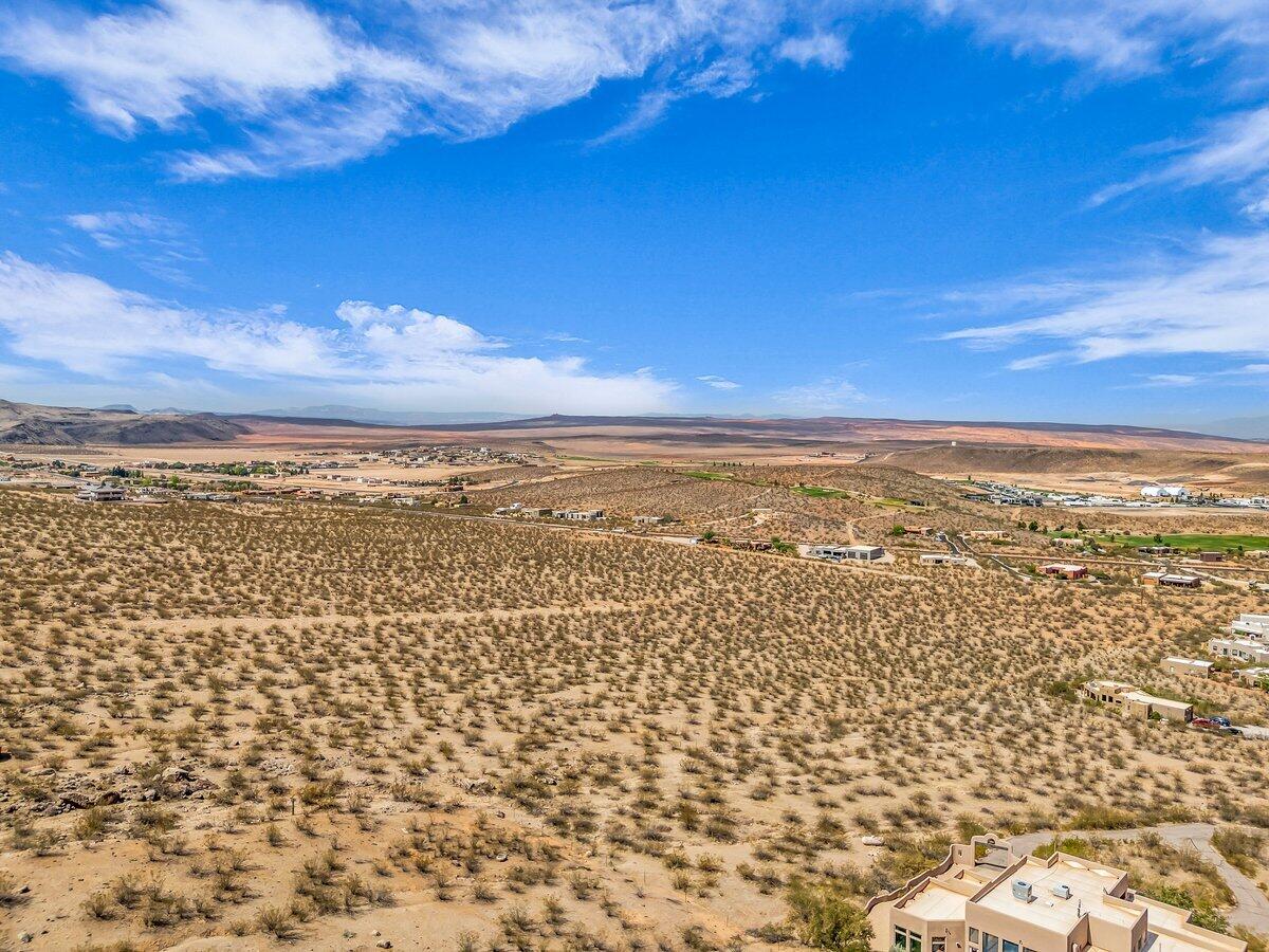 MOCCASIN FLATS - Land