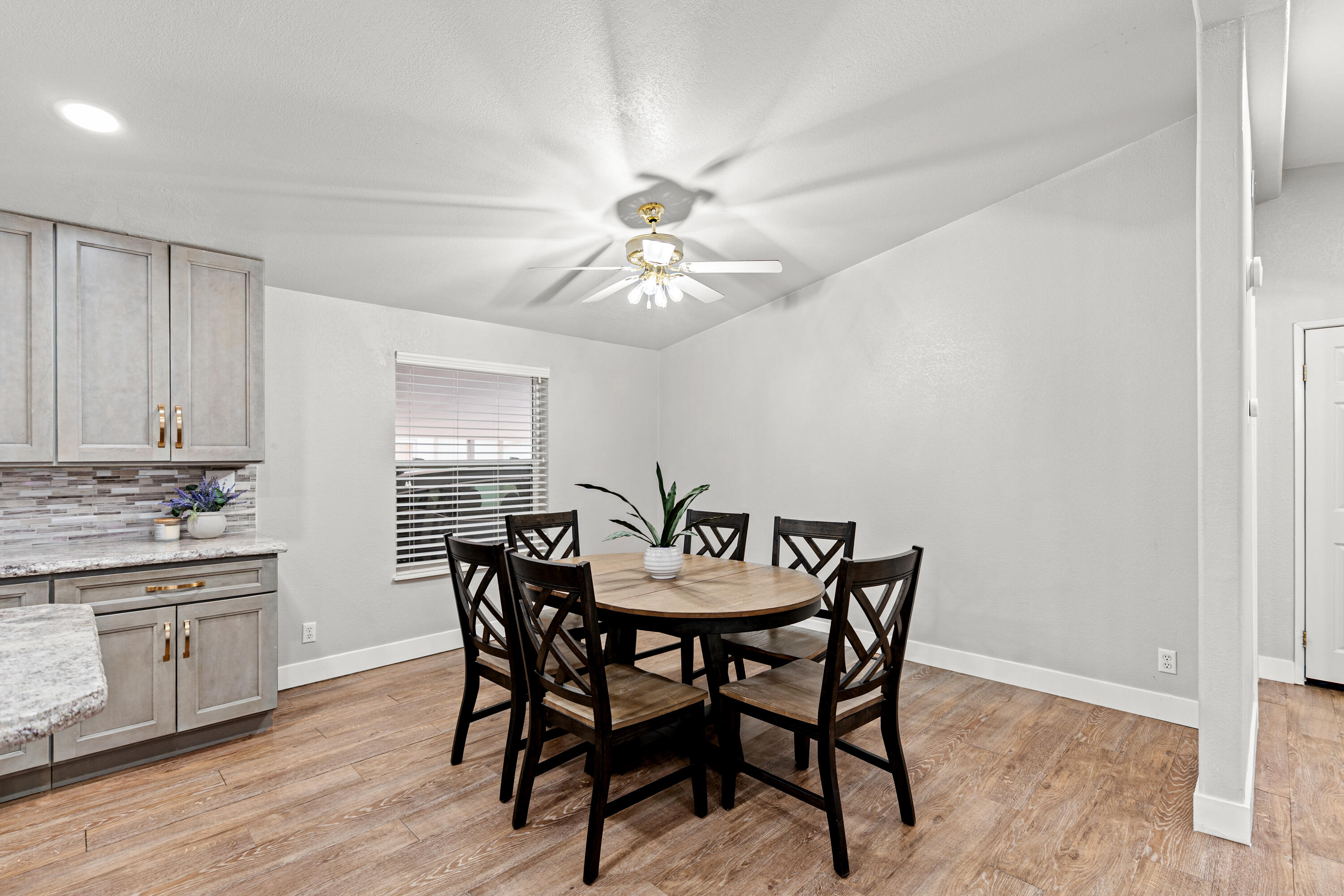 LAVA BLUFF MOBILE HOME PARK - Residential