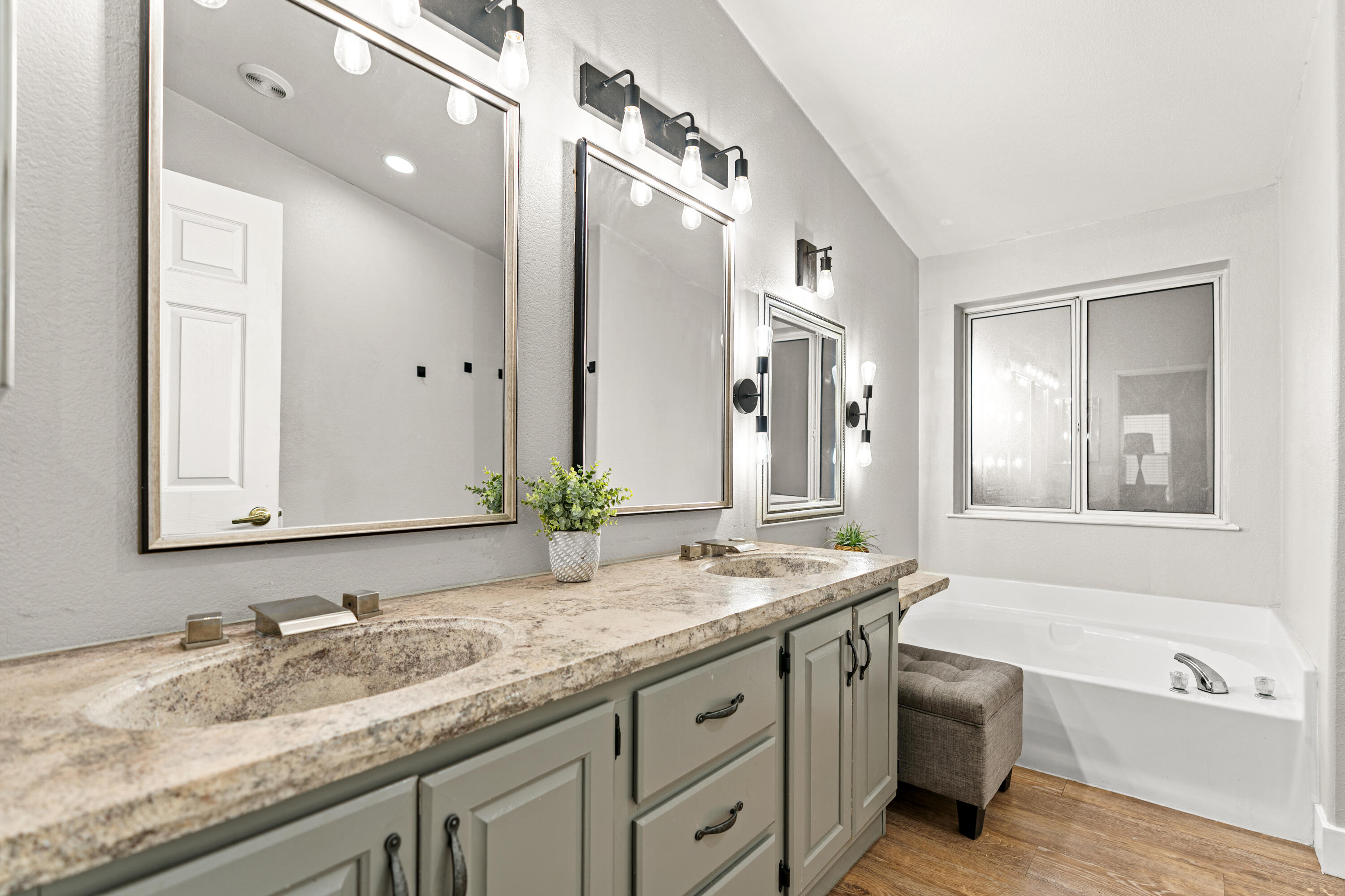 LAVA BLUFF MOBILE HOME PARK - Residential