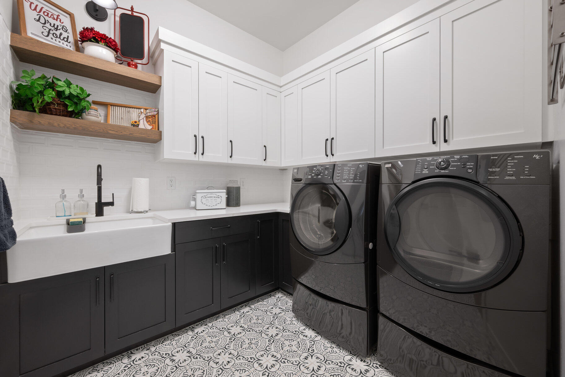 BRIDLE GATE ESTATES - Residential