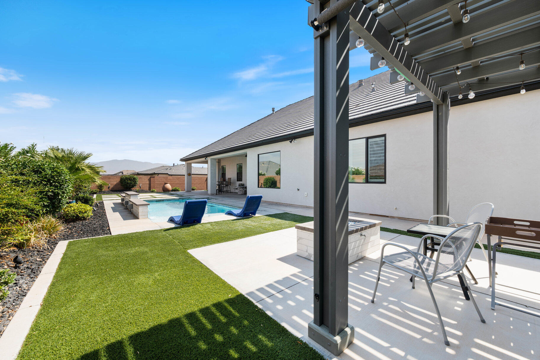 BRIDLE GATE ESTATES - Residential