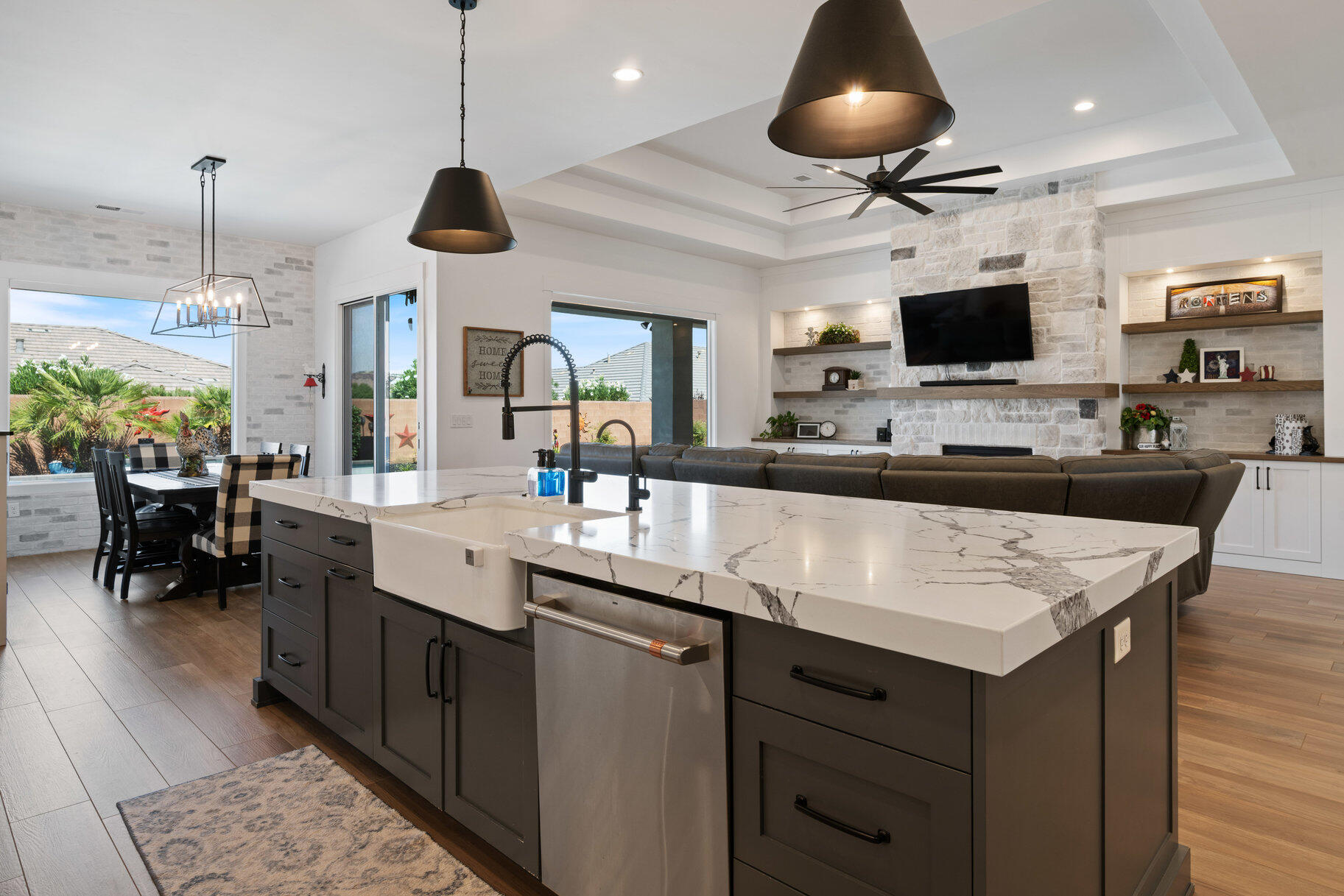 BRIDLE GATE ESTATES - Residential