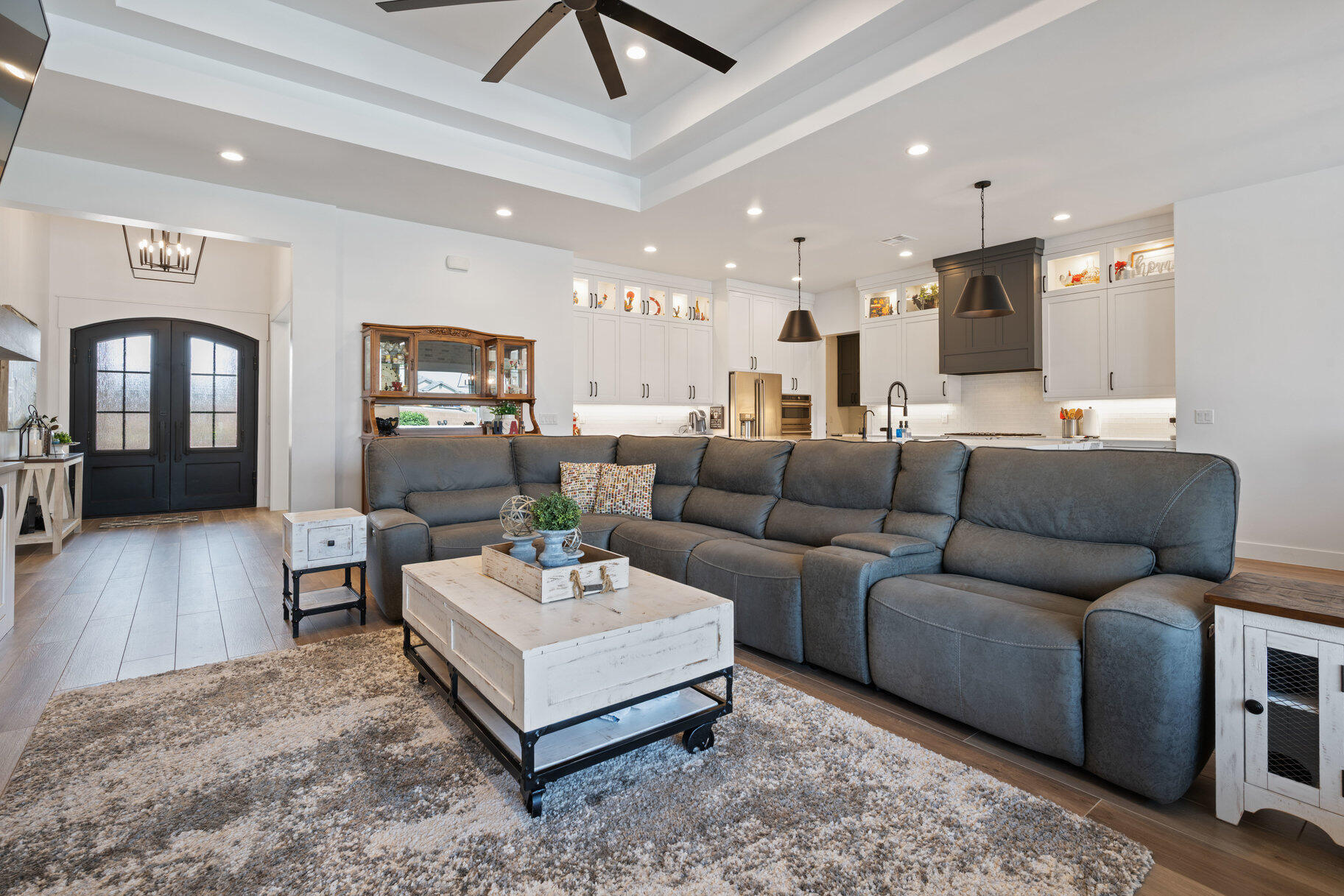 BRIDLE GATE ESTATES - Residential