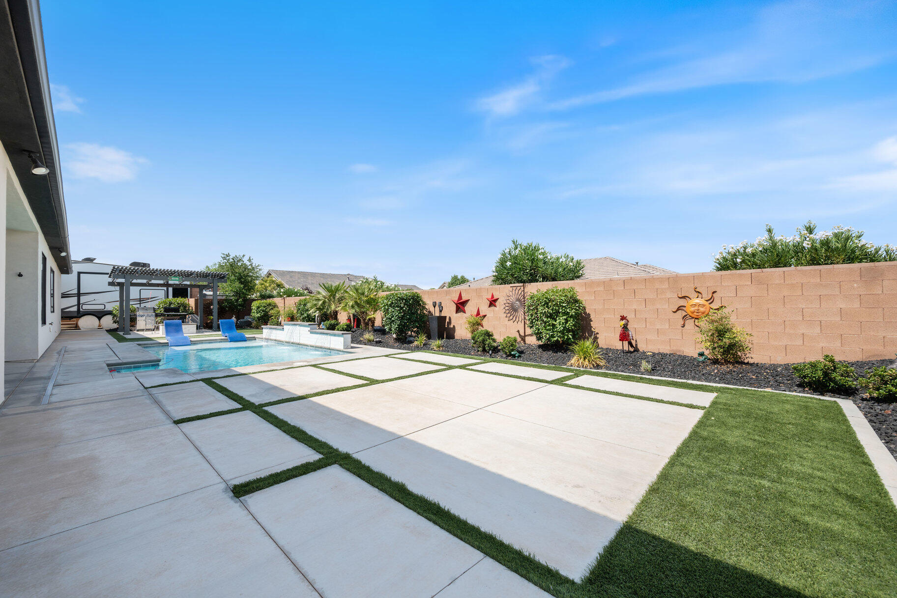 BRIDLE GATE ESTATES - Residential