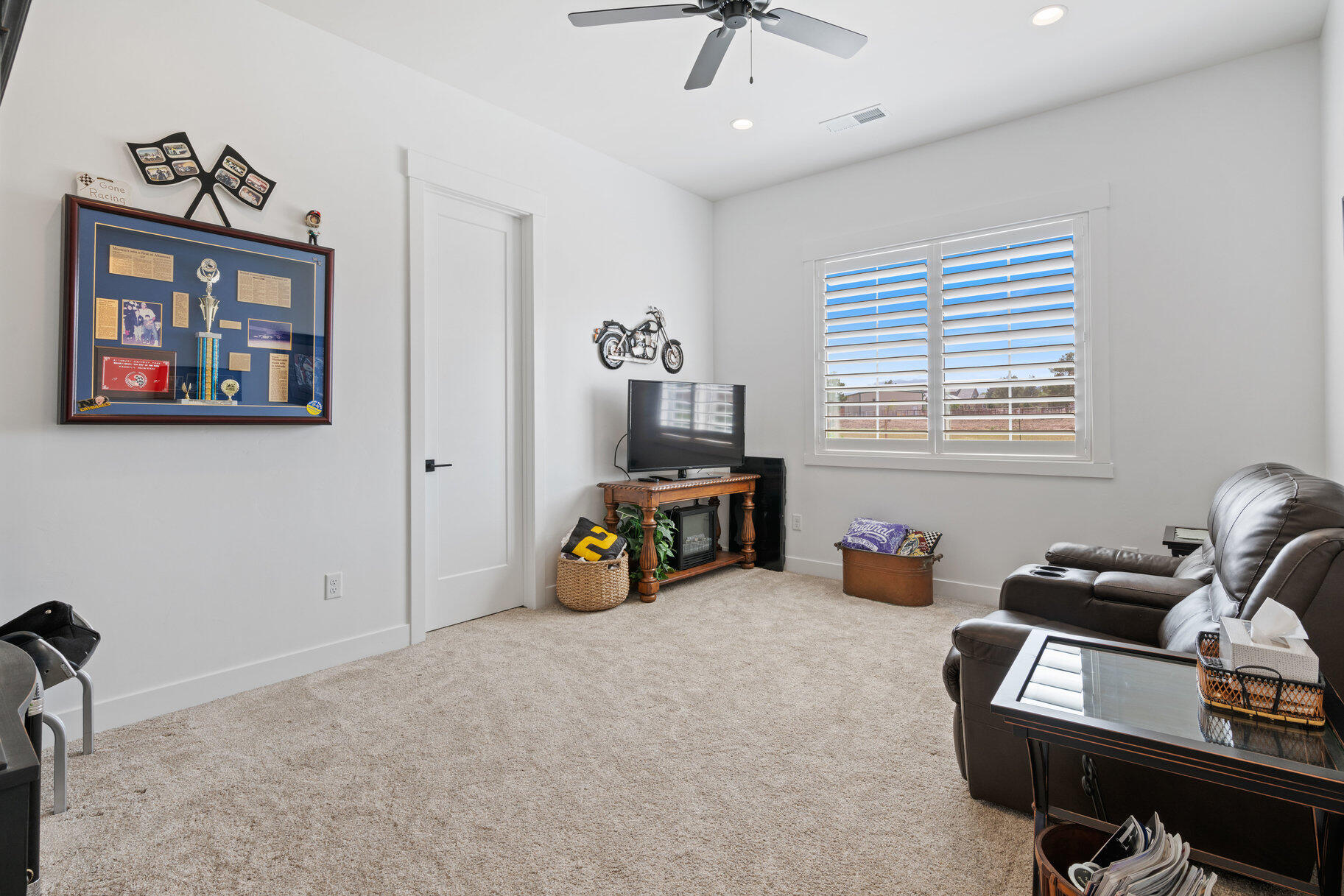 BRIDLE GATE ESTATES - Residential