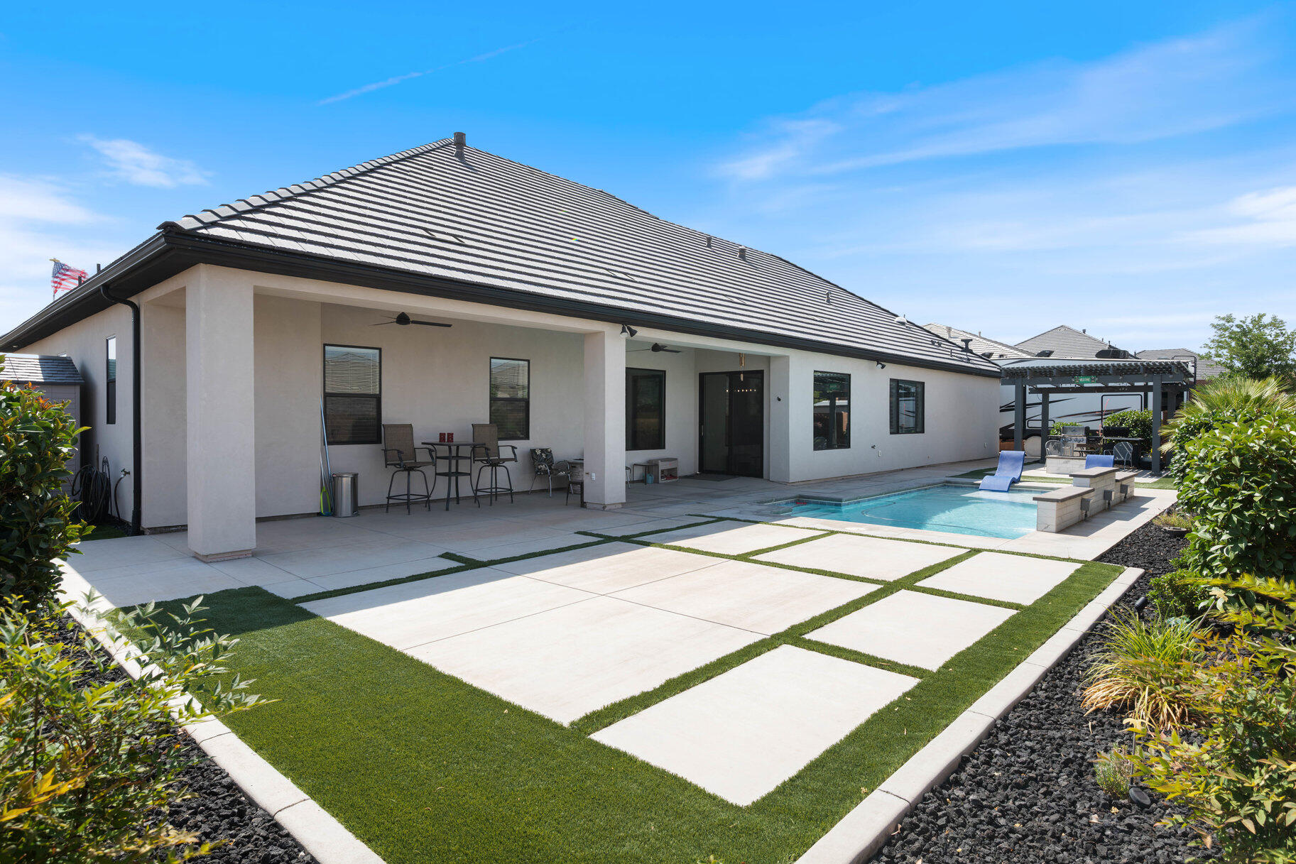 BRIDLE GATE ESTATES - Residential