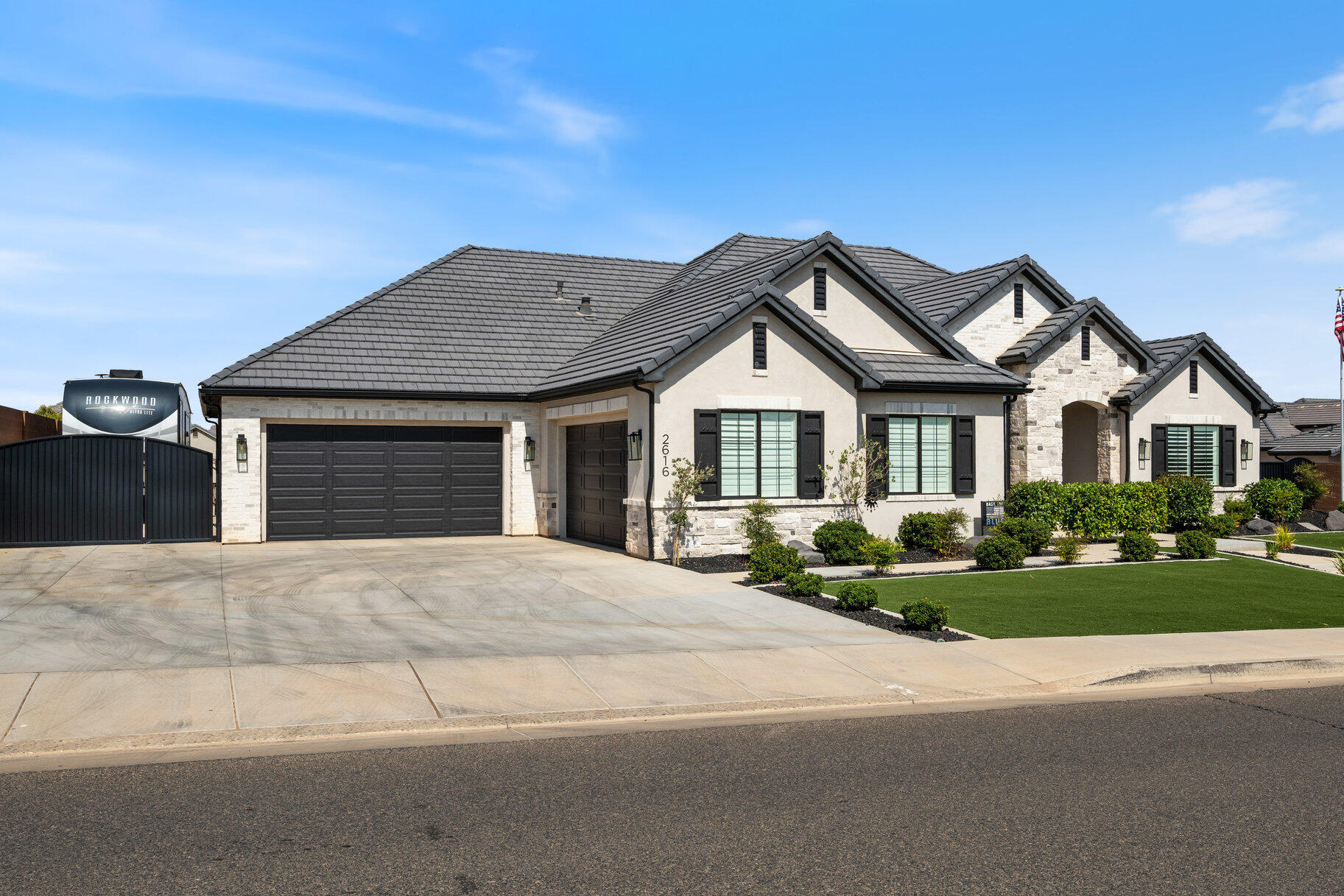 BRIDLE GATE ESTATES - Residential