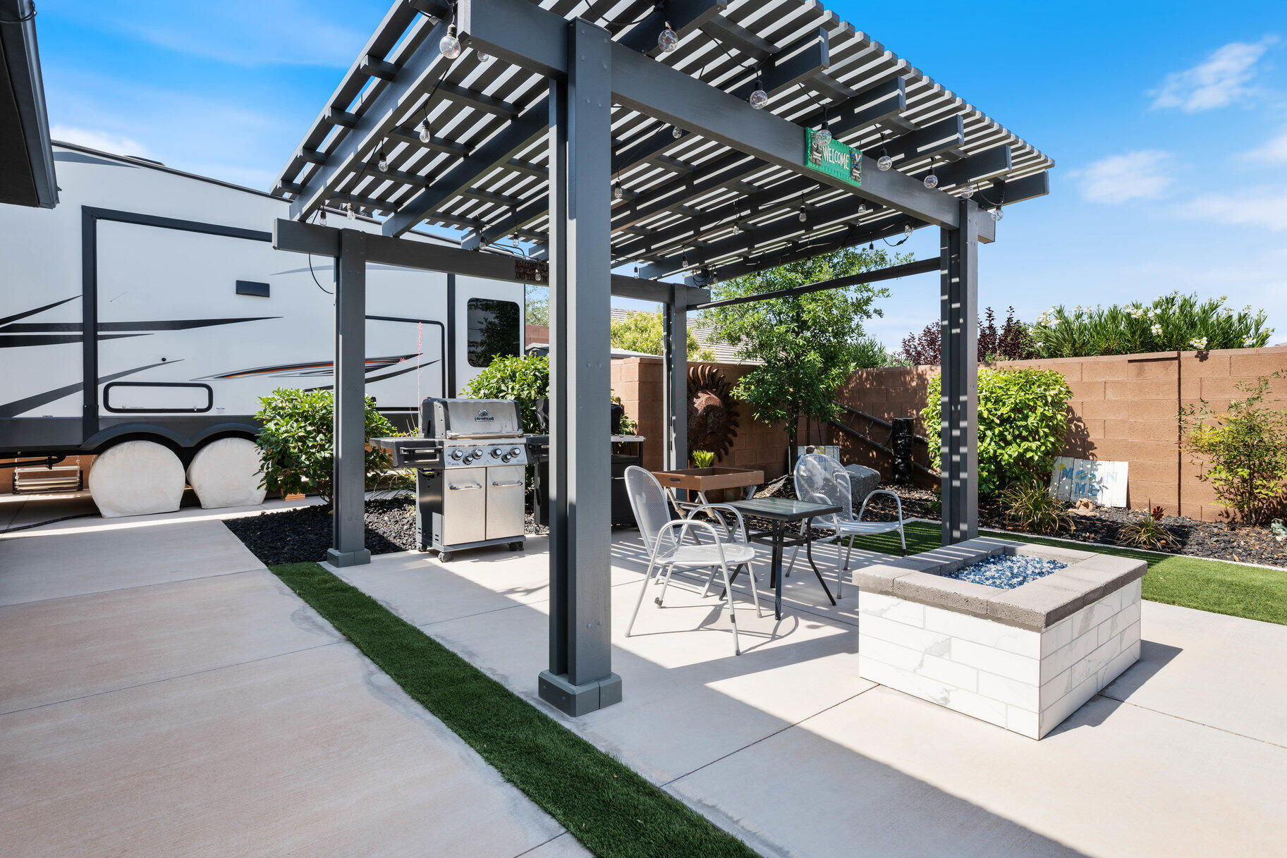 BRIDLE GATE ESTATES - Residential