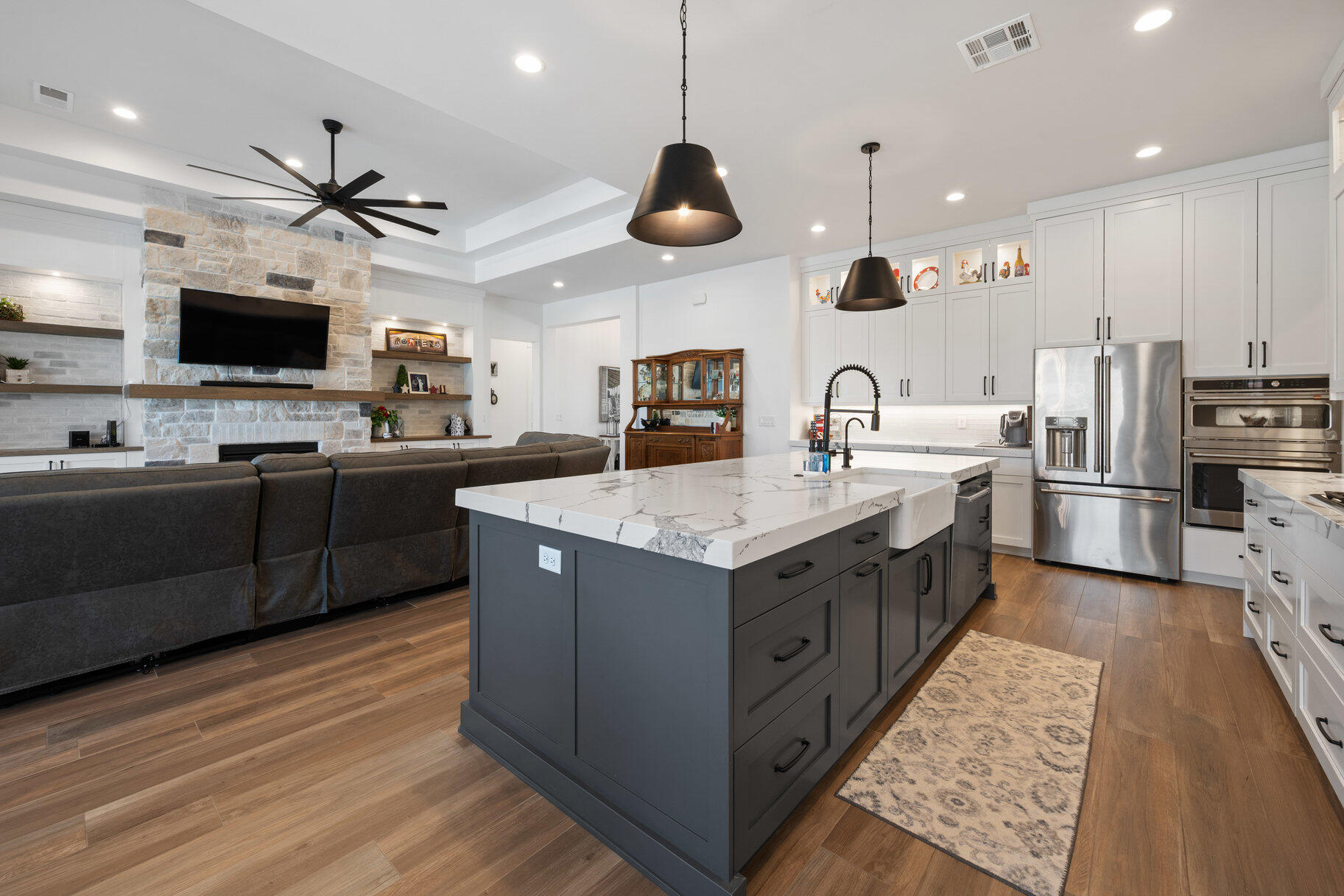 BRIDLE GATE ESTATES - Residential