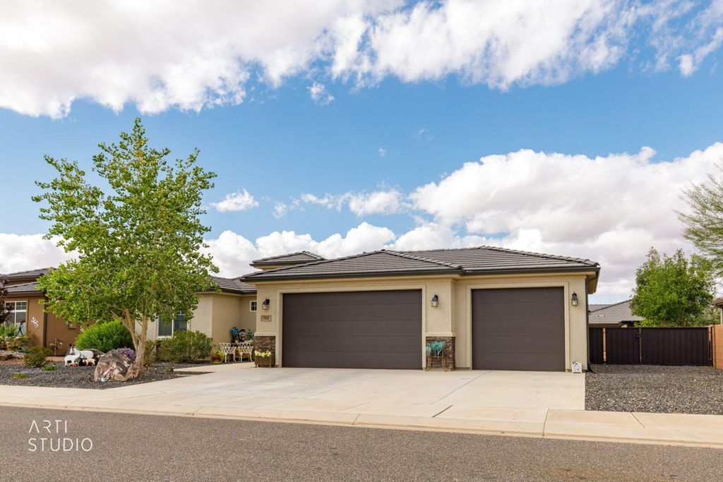 Photo of 765 N 2840 W, Hurricane, UT 84737 (MLS # 25-266130)