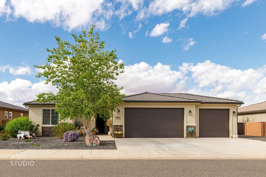 Photo of 765 N 2840 W, Hurricane, UT 84737 (MLS # 25-266130)