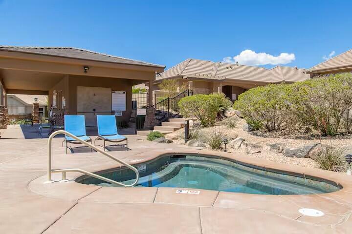 CORAL RIDGE TOWNHOMES - Residential