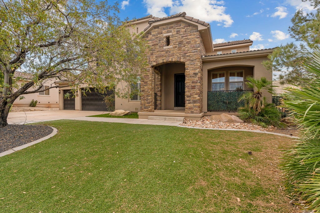 Photo of 436 E Paris DR, Saint George, UT 84790 (MLS # 26-277098)