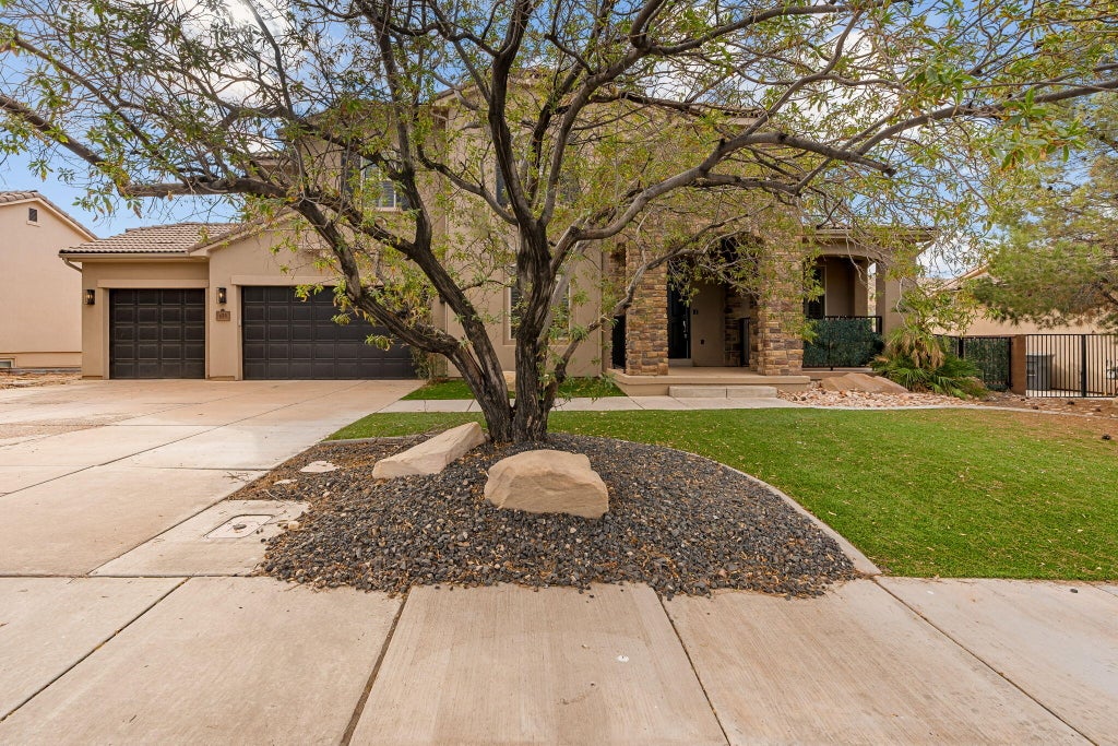 Photo of 436 E Paris DR, Saint George, UT 84790 (MLS # 26-277098)