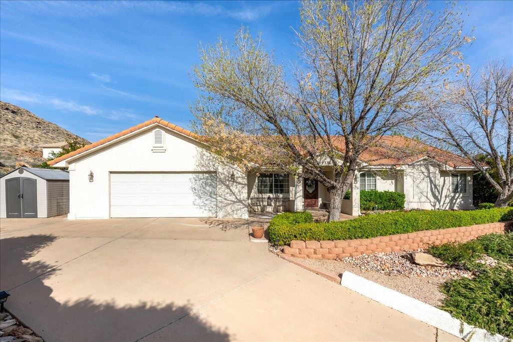 Photo for 2336 S Kaibab CIR, Saint George, UT 84790 (MLS # 25-260138)
