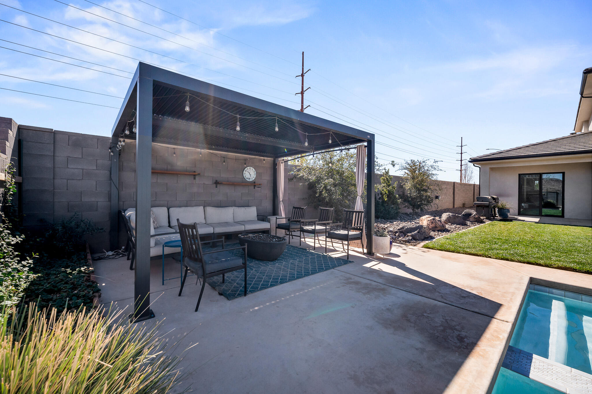 FRANKLIN FIELDS - Residential