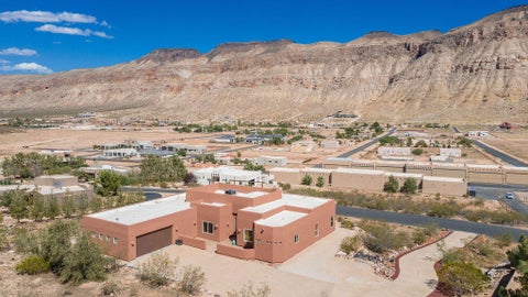 Photo of 4458 S 1500 W, Hurricane, UT 84737 (MLS # 26-276039)