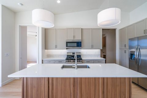 Tiny photo for 3001 W 570 N, Hurricane, UT 84737 (MLS # 26-271920)