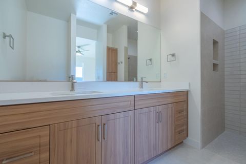 Tiny photo for 3001 W 570 N, Hurricane, UT 84737 (MLS # 26-271920)