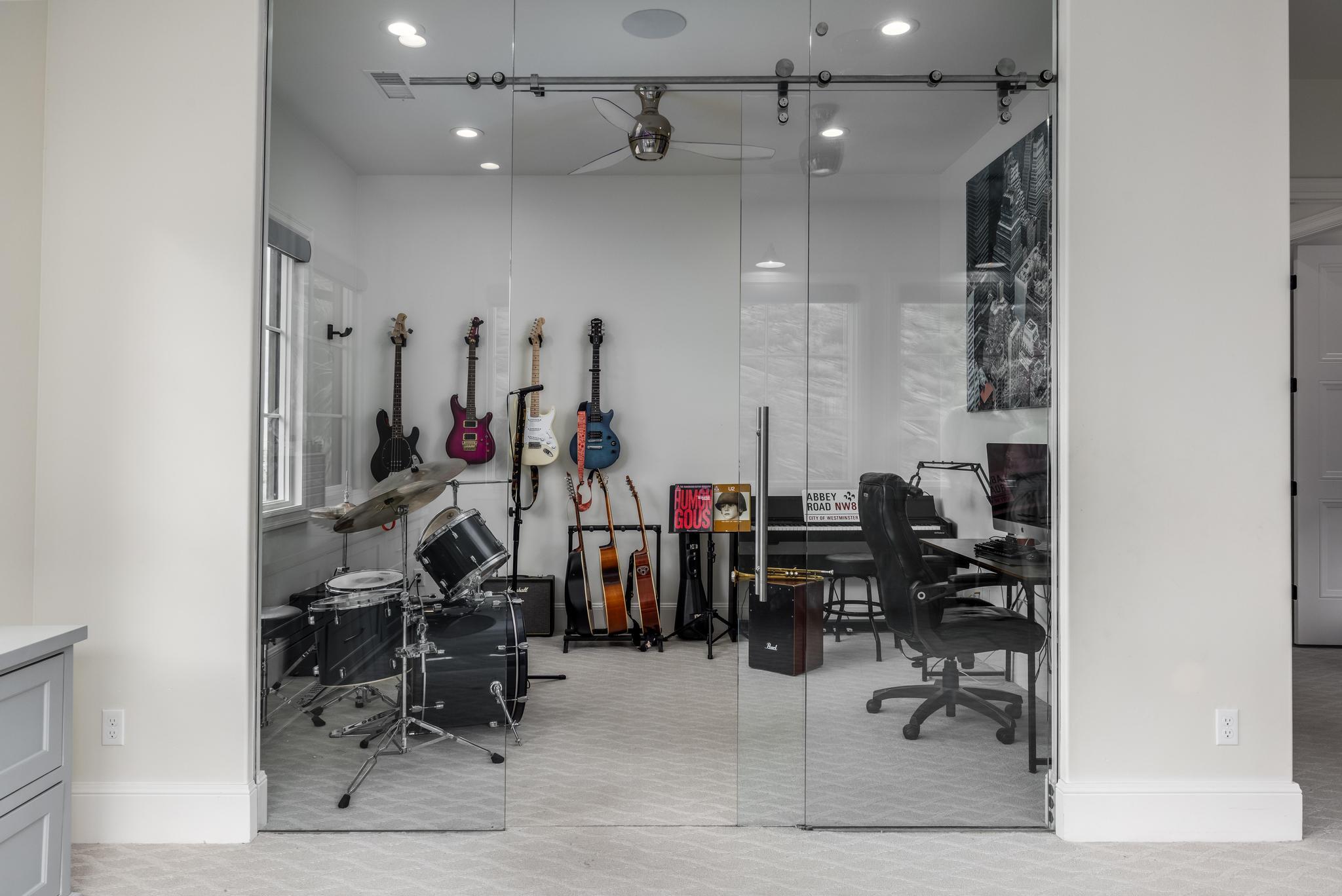 SHADOW BLUFF - Residential