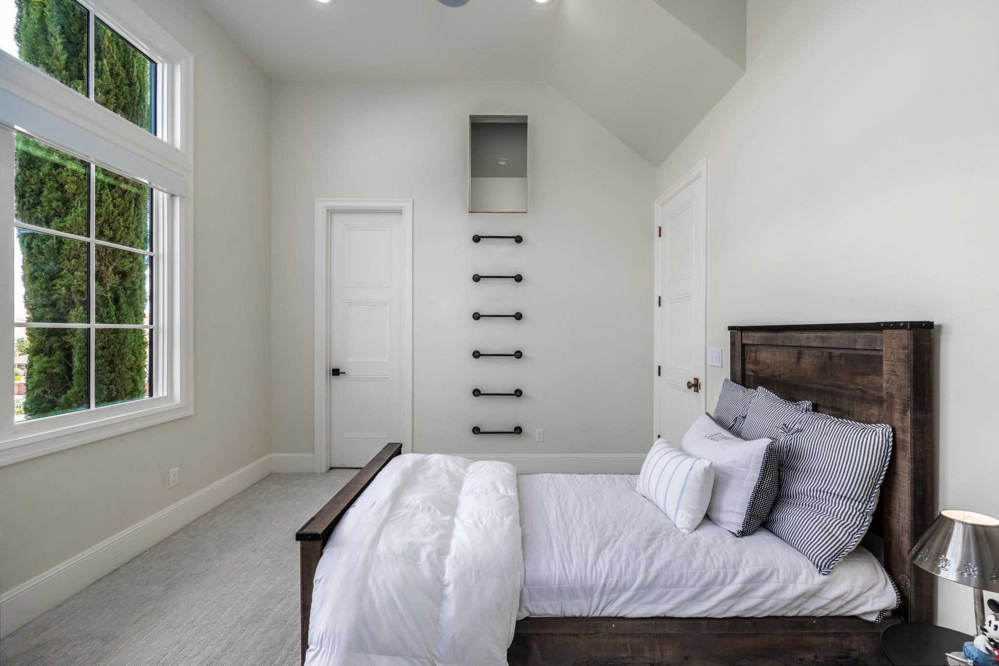 SHADOW BLUFF - Residential