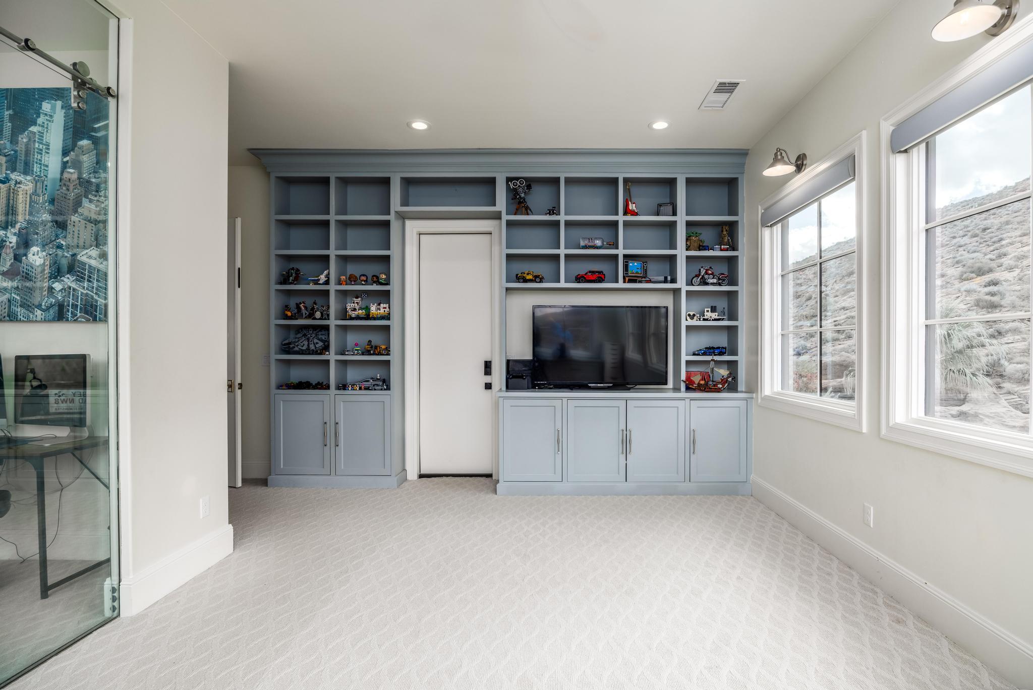 SHADOW BLUFF - Residential