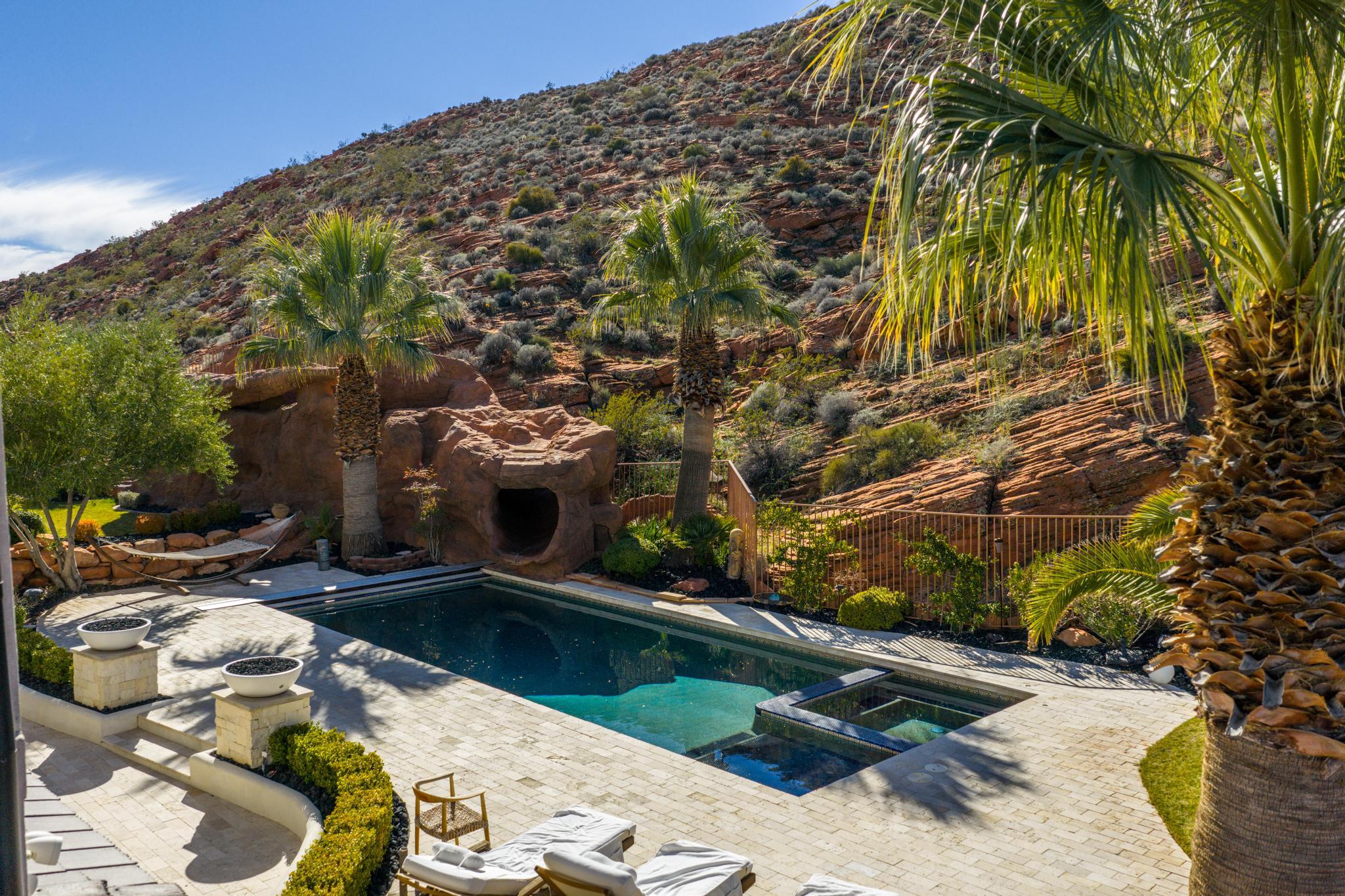 SHADOW BLUFF - Residential