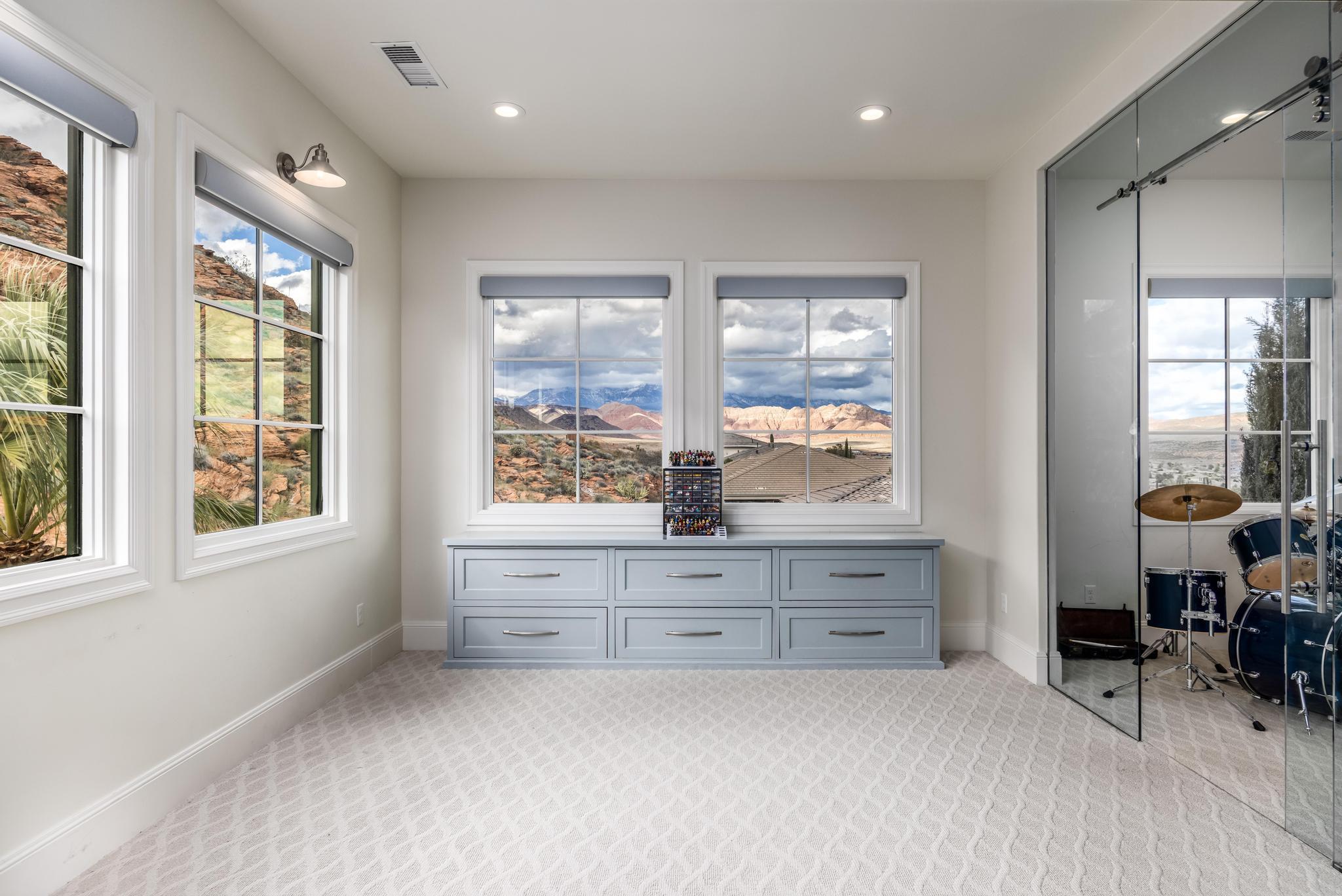 SHADOW BLUFF - Residential